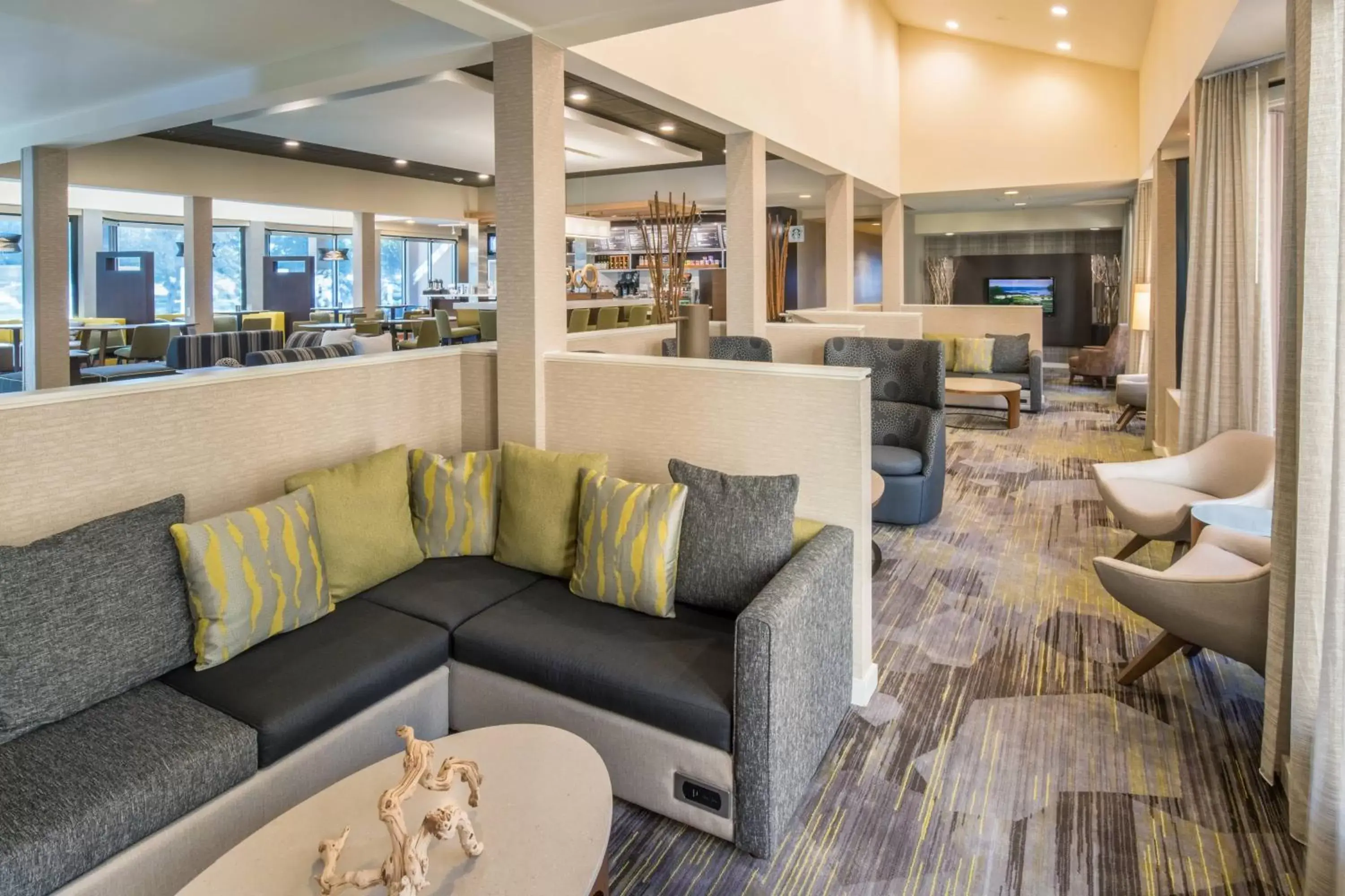 Lobby or reception, Lounge/Bar in Courtyard Spokane Downtown at the Convention Center