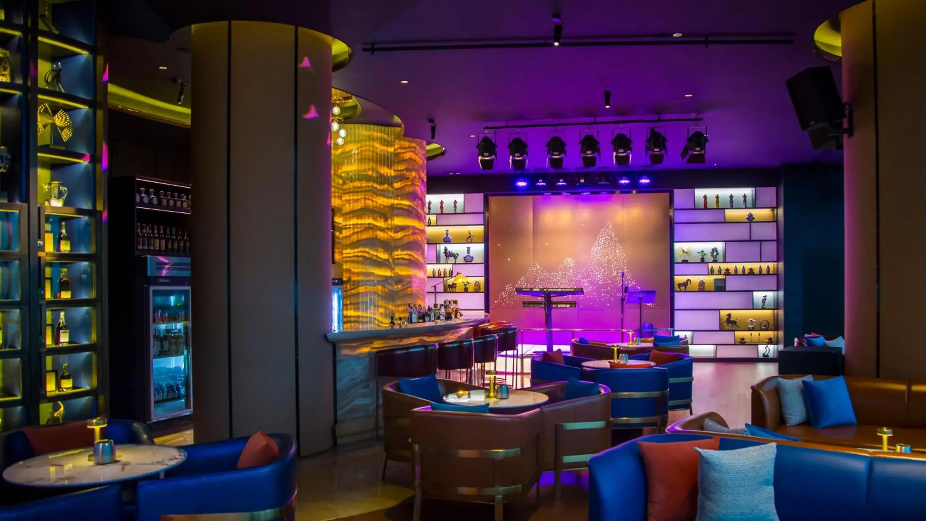 Lounge or bar, Lounge/Bar in InterContinental Changsha, an IHG Hotel