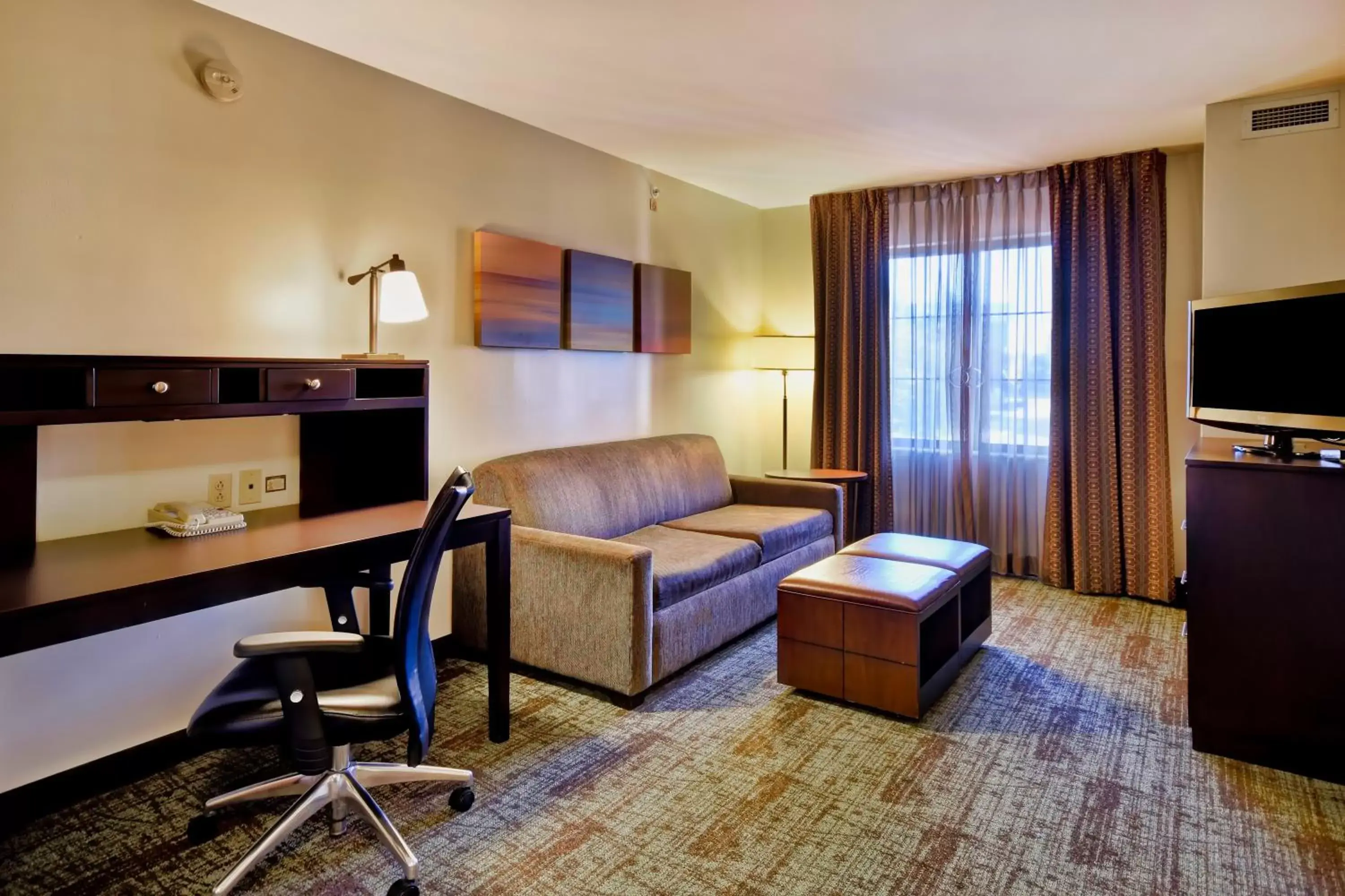 Photo of the whole room, Seating Area in Staybridge Suites Madison - East, an IHG Hotel
