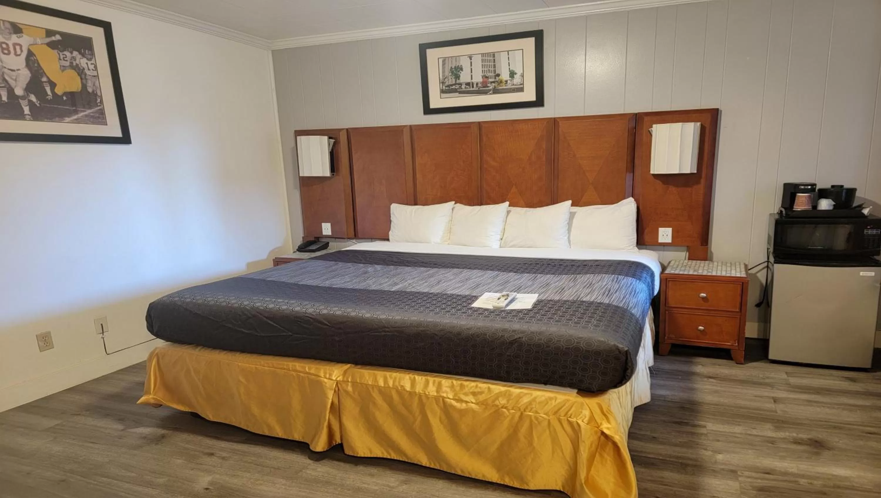 Photo of the whole room, Bed in Mountain Star Inn