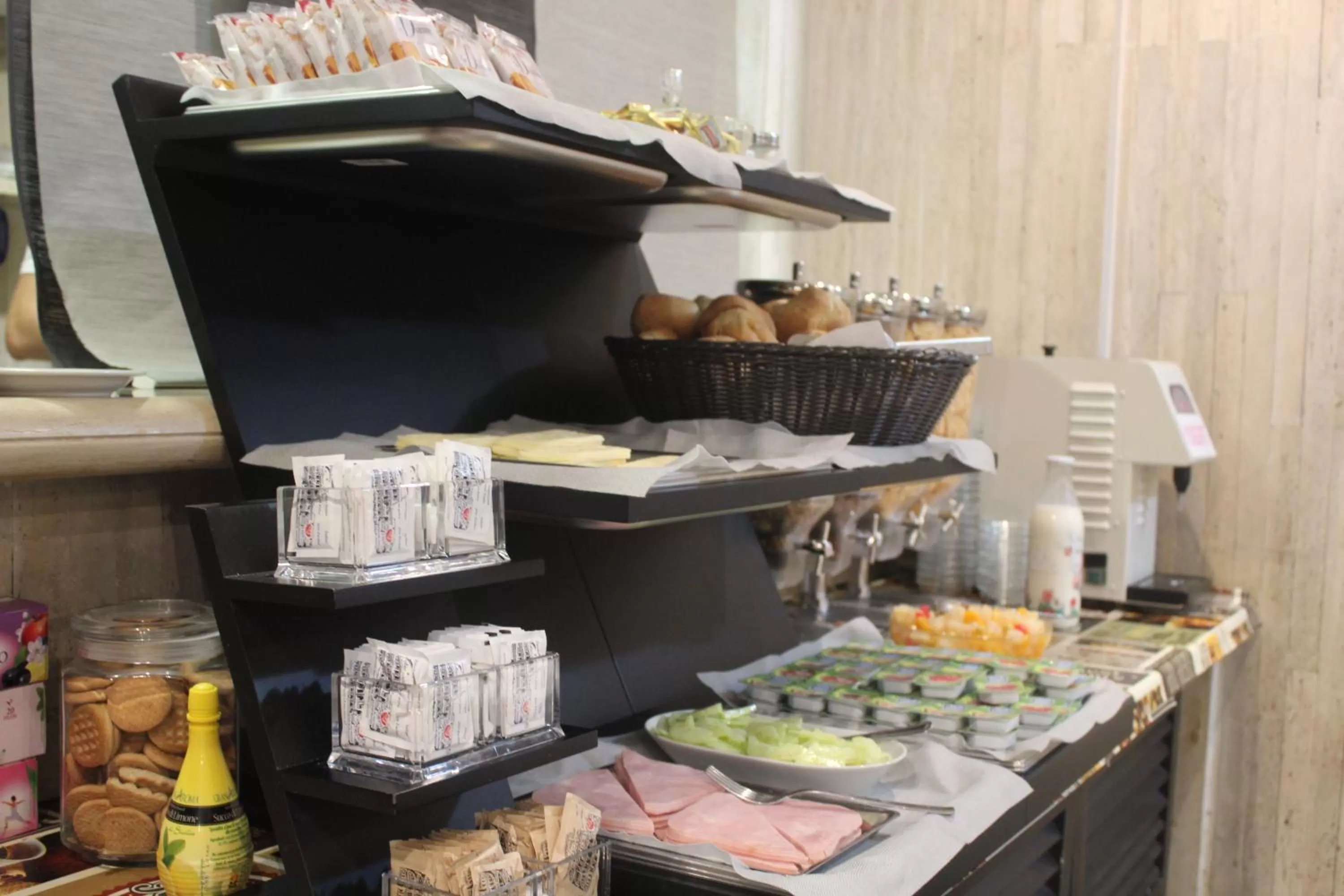 Food and drinks, Food in Hotel Pyramid