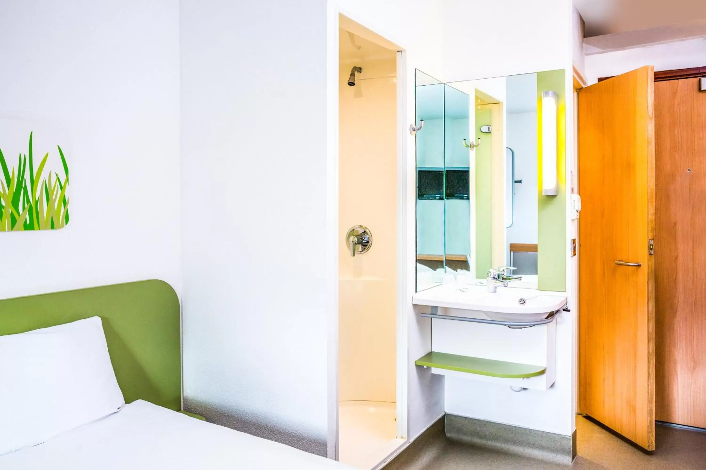 Decorative detail, Bathroom in ibis budget Southampton Centre