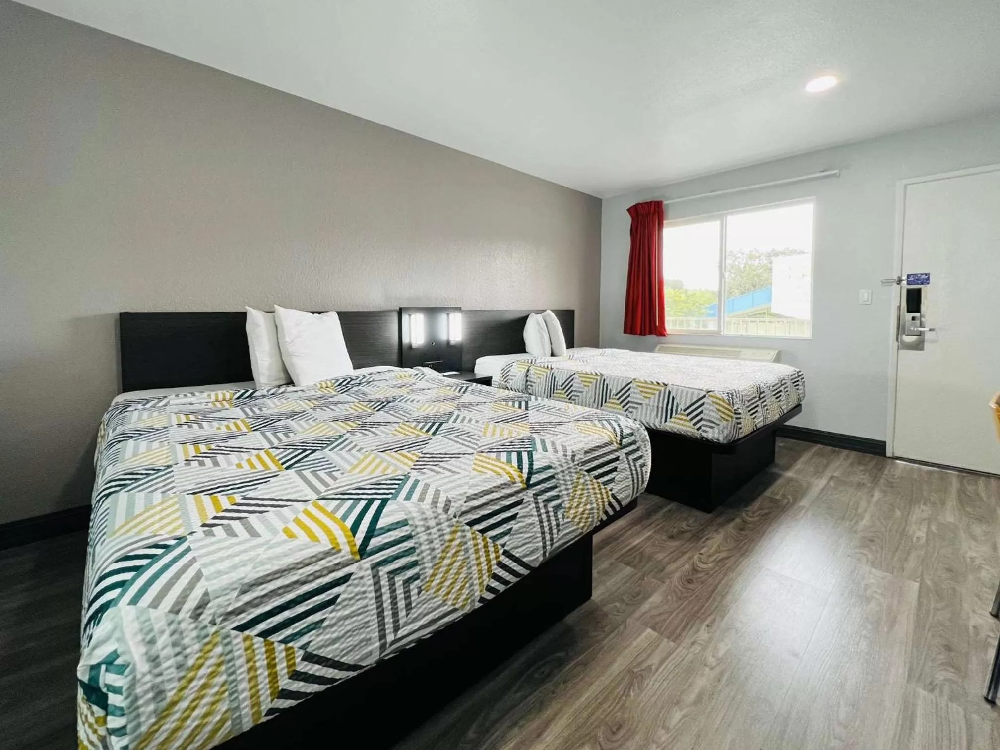 Bedroom, Bed in Motel 6-La Mesa, CA - San Diego