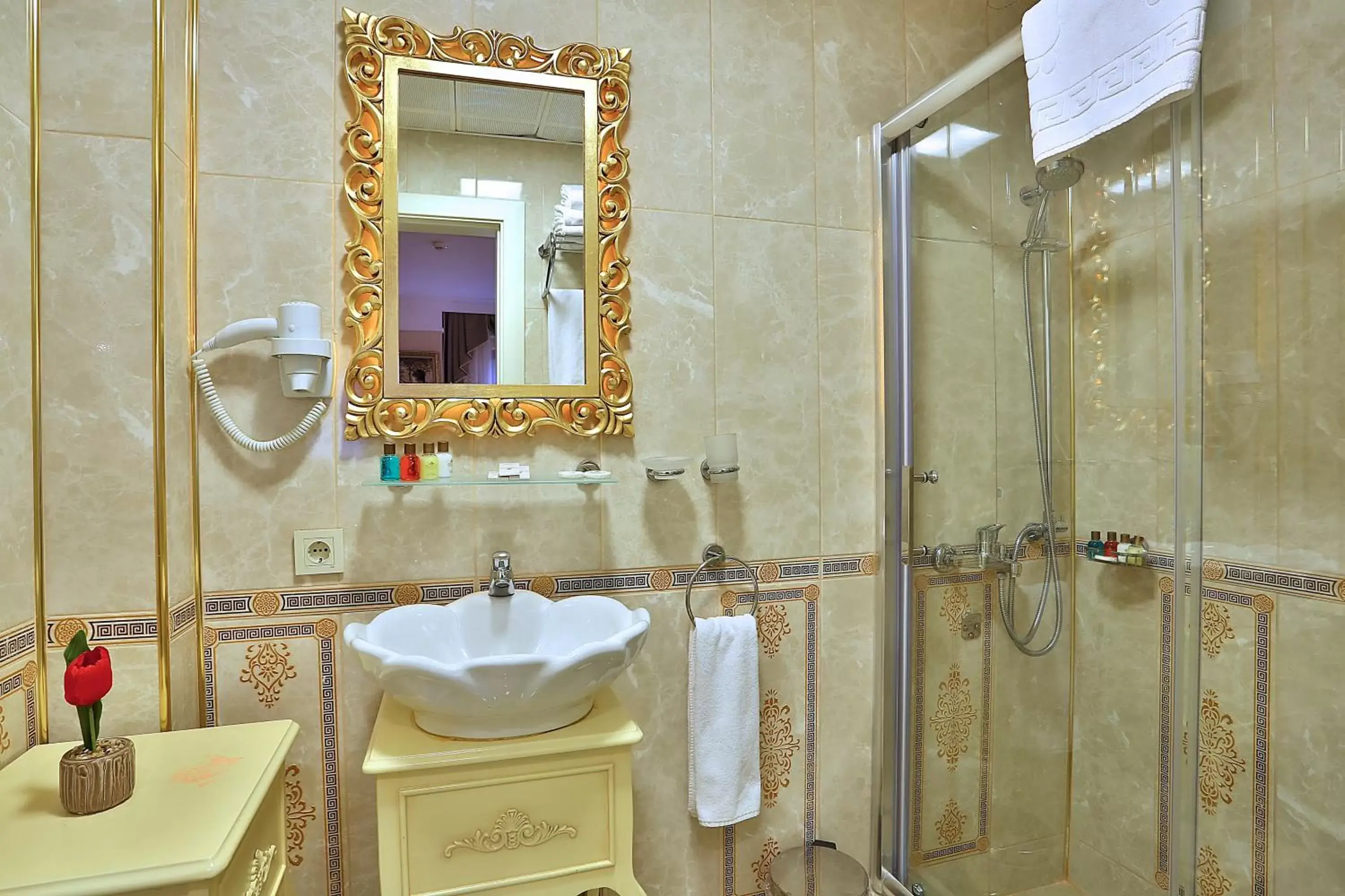Bathroom in Edibe Sultan Hotel
