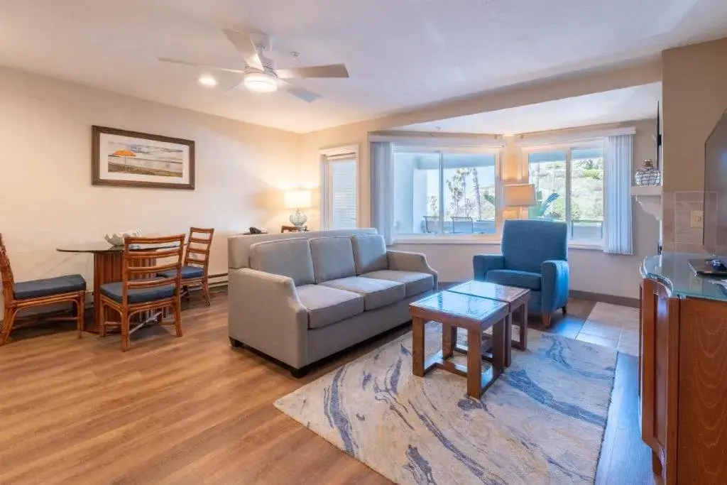 Seating Area in San Clemente Cove Resort