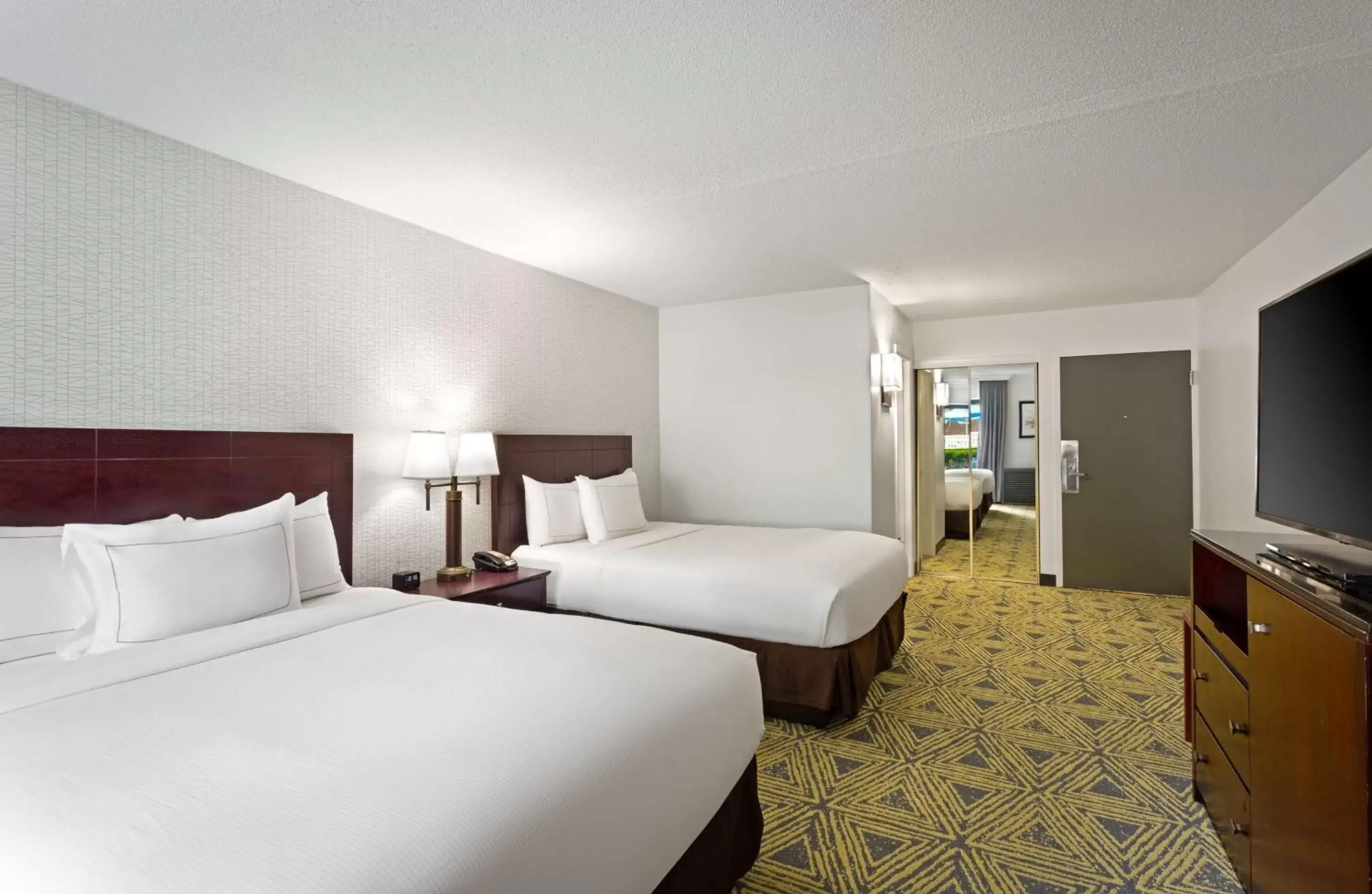 Queen Room with Two Queen Beds and Patio - Non-Smoking in DoubleTree by Hilton Washington Meadow Lands Casino Area Queen Room with Two Queen Beds and Patio - Non-Smoking in DoubleTree by Hilton Washington Meadow Lands Casino Area