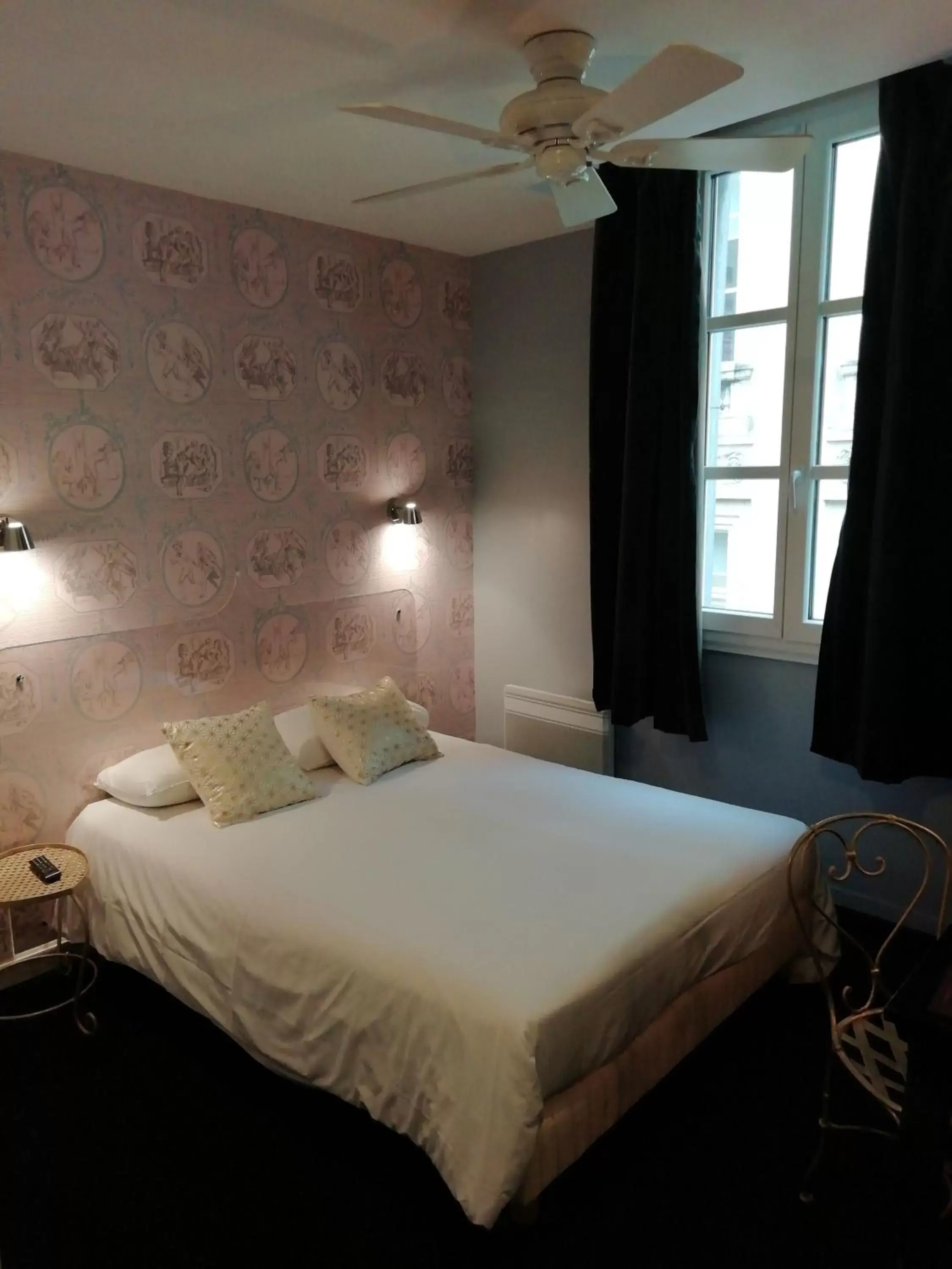 Bedroom, Bed in Hotel du Théâtre