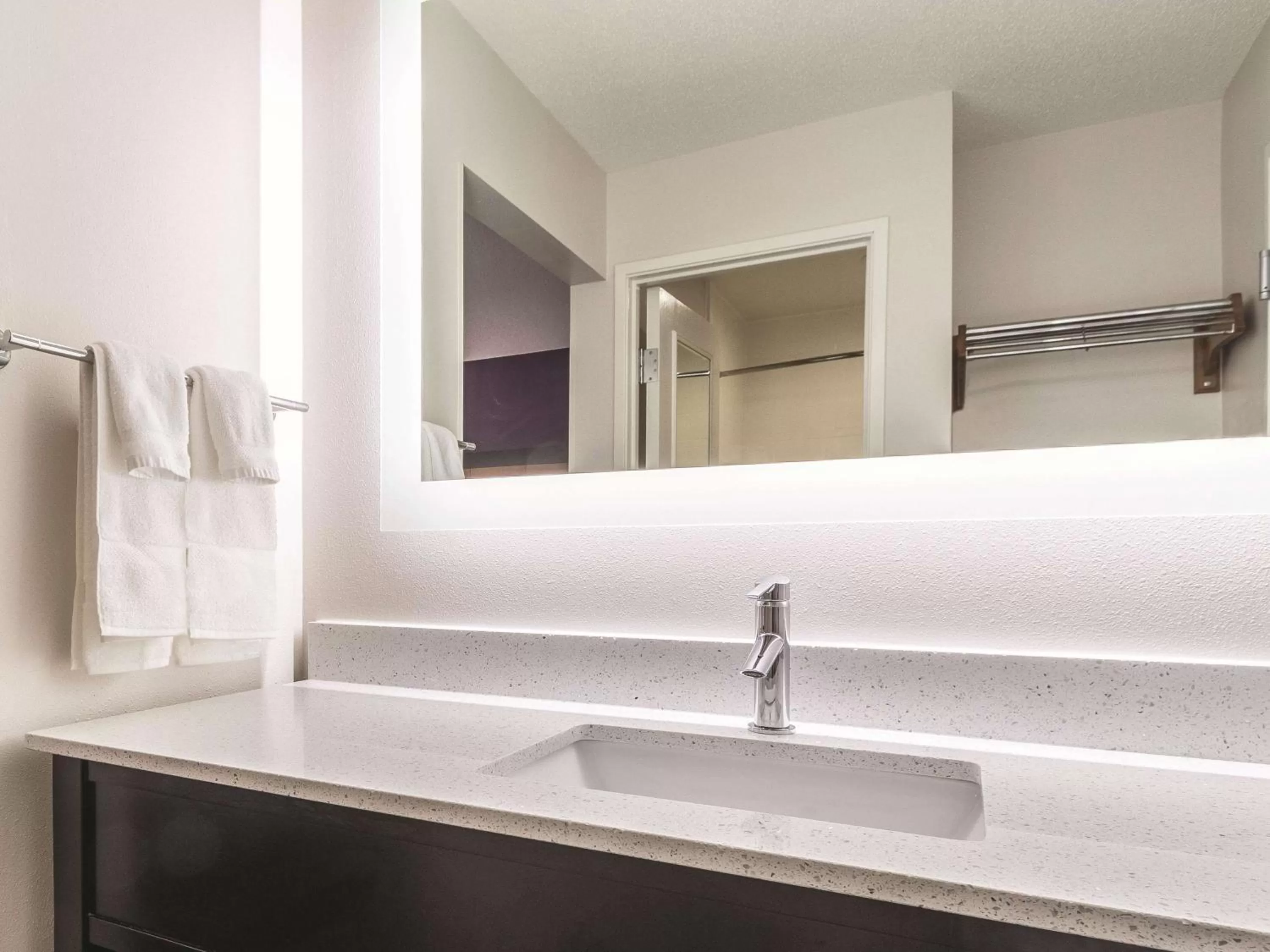 Photo of the whole room in La Quinta by Wyndham Cleveland - Airport North