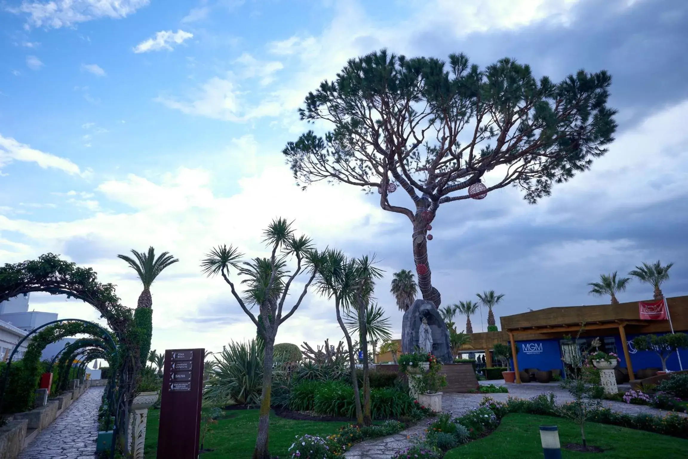 Garden in Muthu Clube Praia da Oura