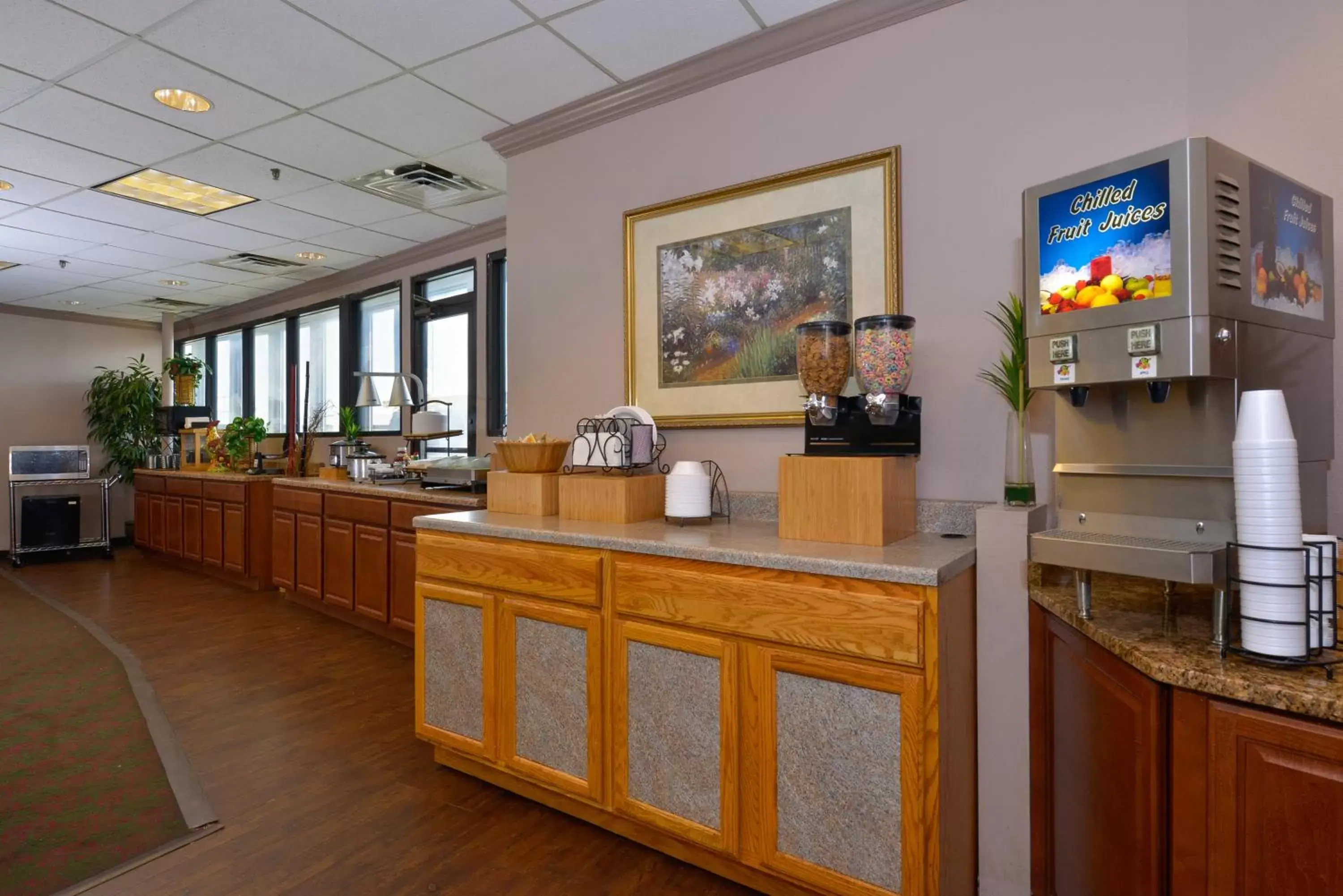 Restaurant/places to eat, Lobby/Reception in Lamplighter Inn-South