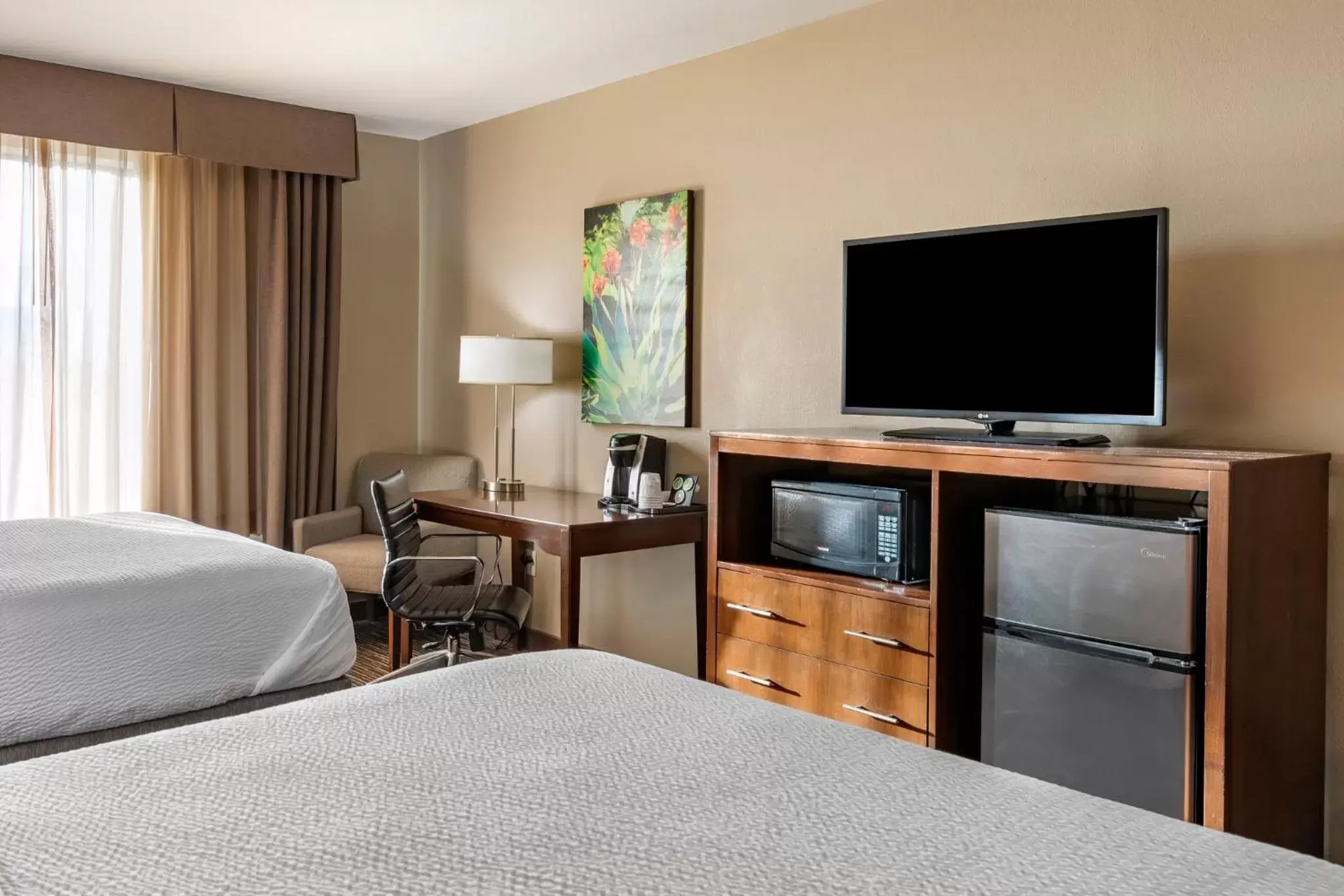 Photo of the whole room, TV/Entertainment Center in Holiday Inn Express Indio, an IHG Hotel