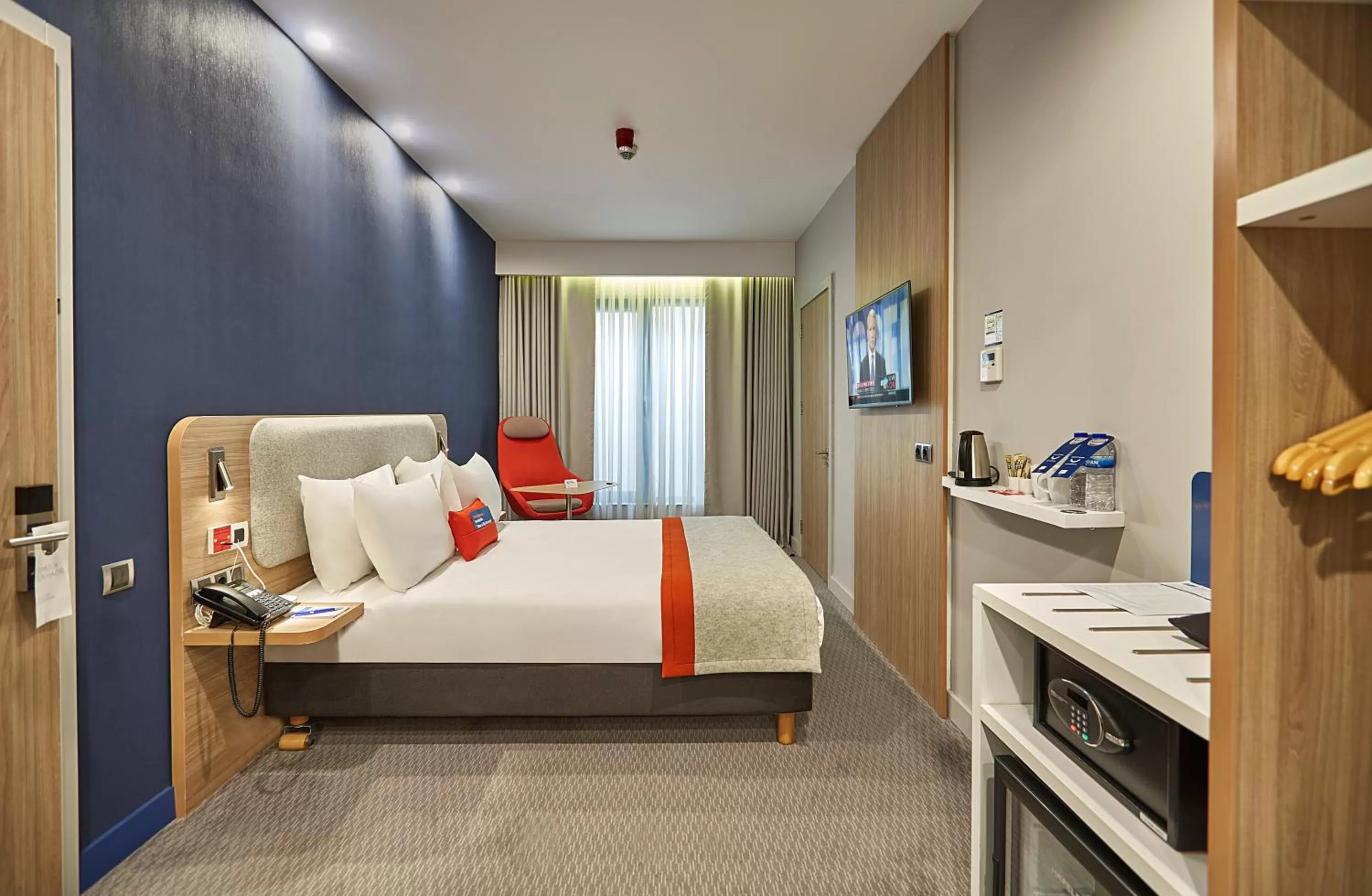Photo of the whole room, Bed in Holiday Inn Express - Istanbul - Atakoy Metro by IHG