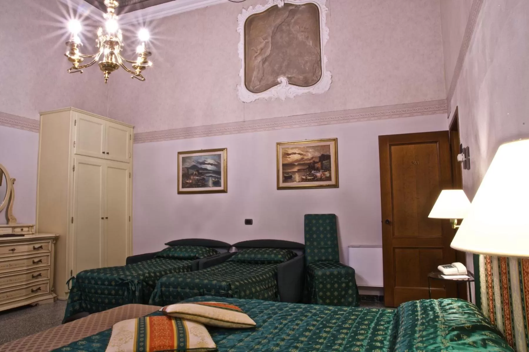 Photo of the whole room, Bed in Hotel La Luna