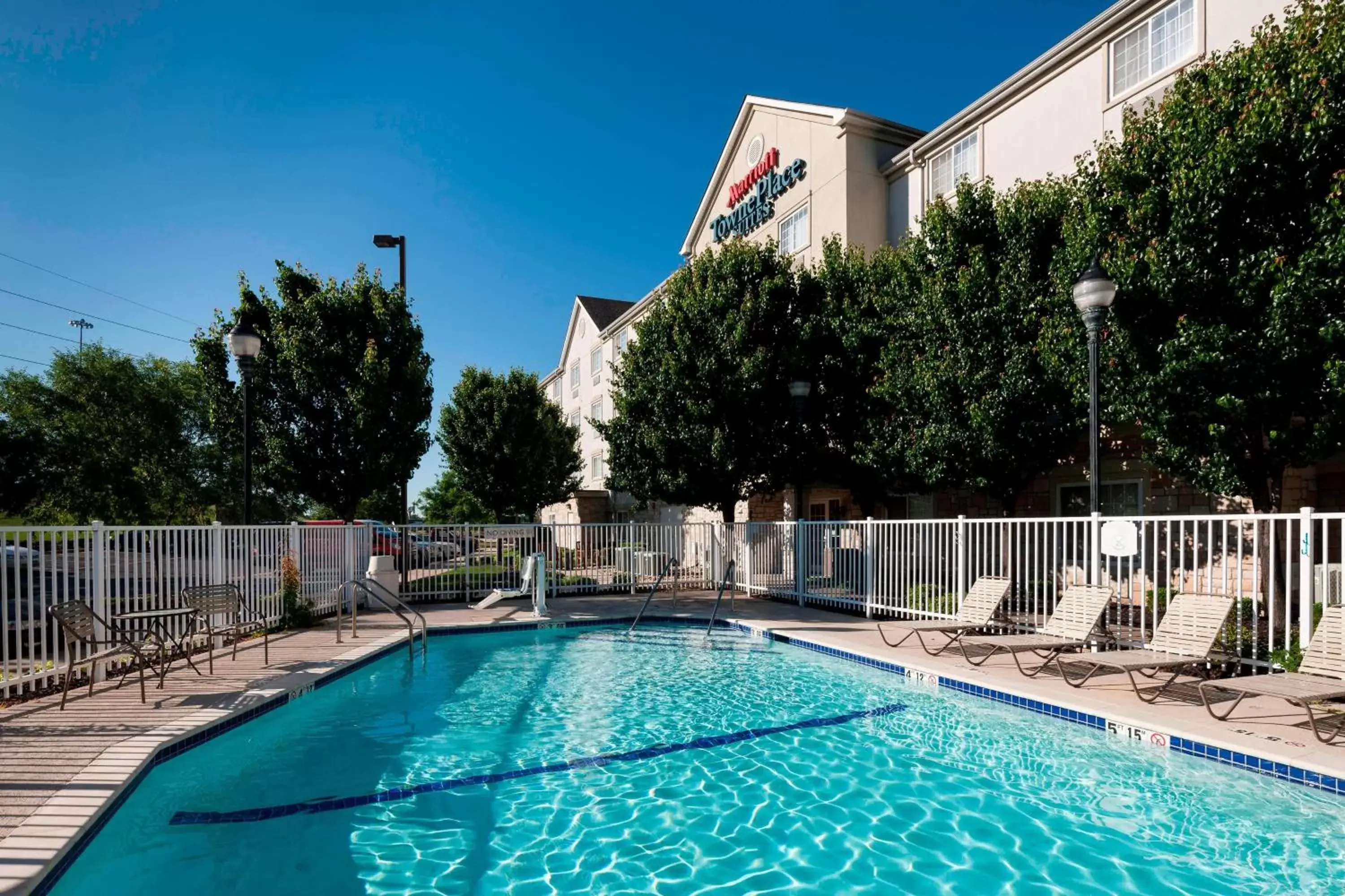 Swimming pool, Property Building in TownePlace Suites by Marriott Texarkana