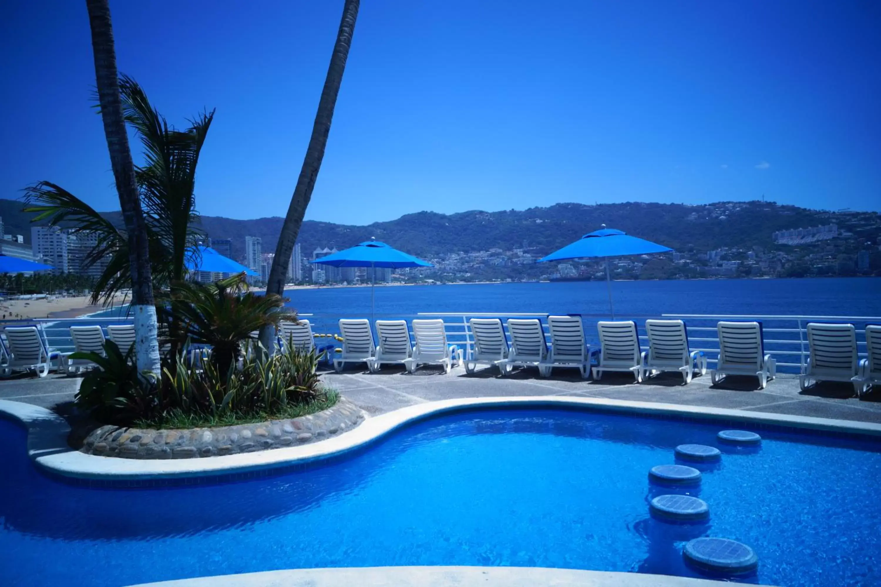 Swimming Pool in Holiday Inn Resort Acapulco, an IHG Hotel