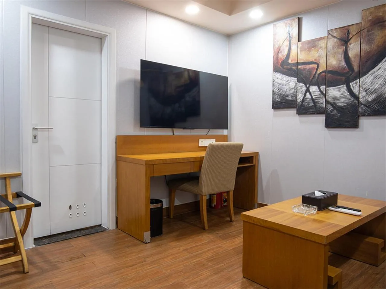 TV/Entertainment Center in Guangzhou The Royal Garden Hotel