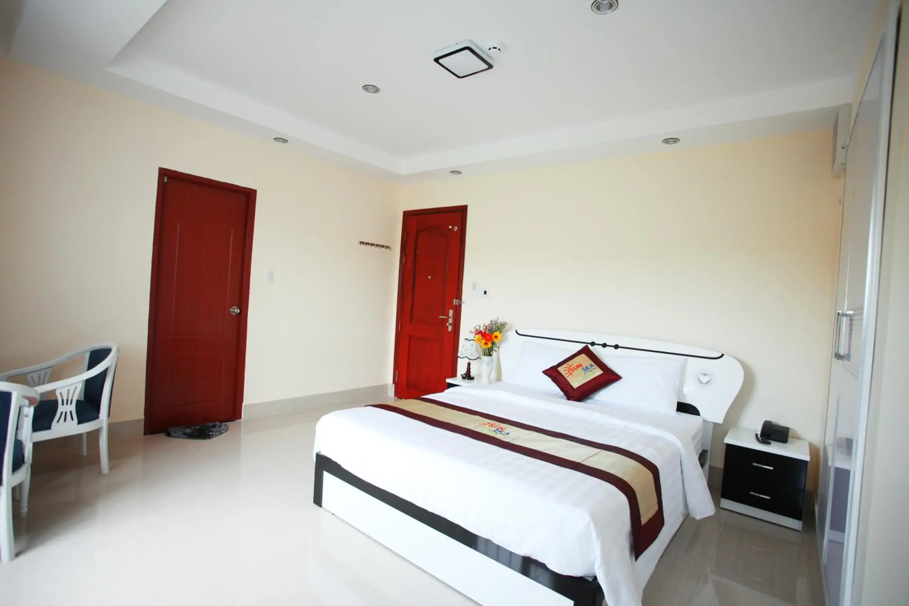 Bedroom, Bed in Sun & Sea Hotel