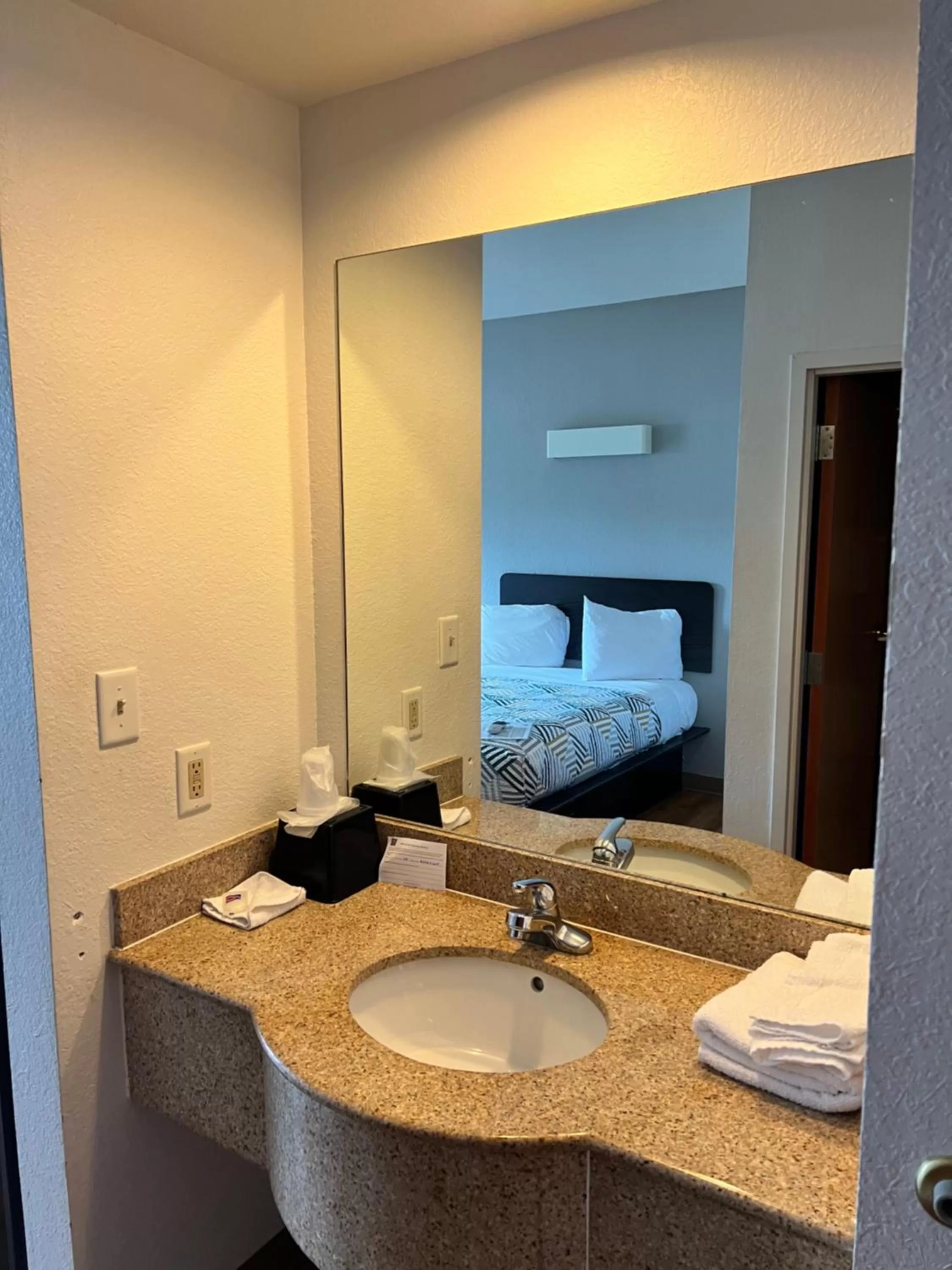 Deluxe Double Room - Non-Smoking in Quality Inn & Suites Biloxi - Ocean Springs