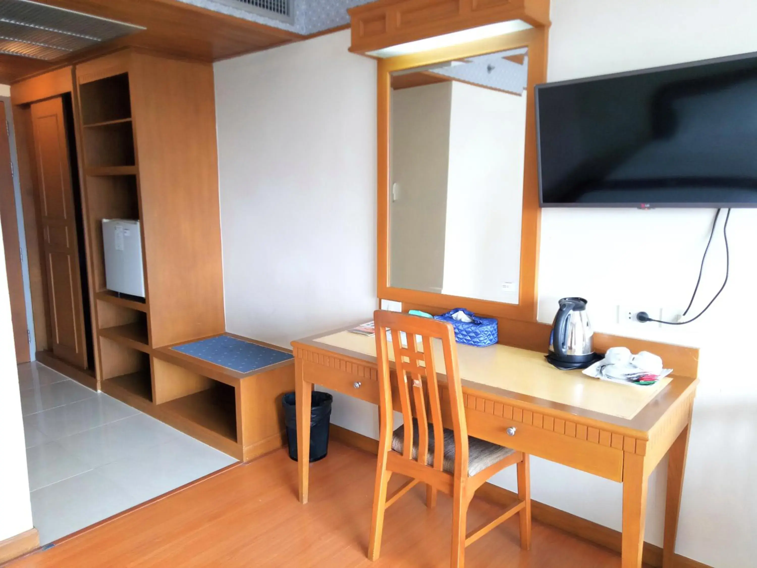 Bedroom, TV/Entertainment Center in Grand Park Hotel (SHA Extra Plus)