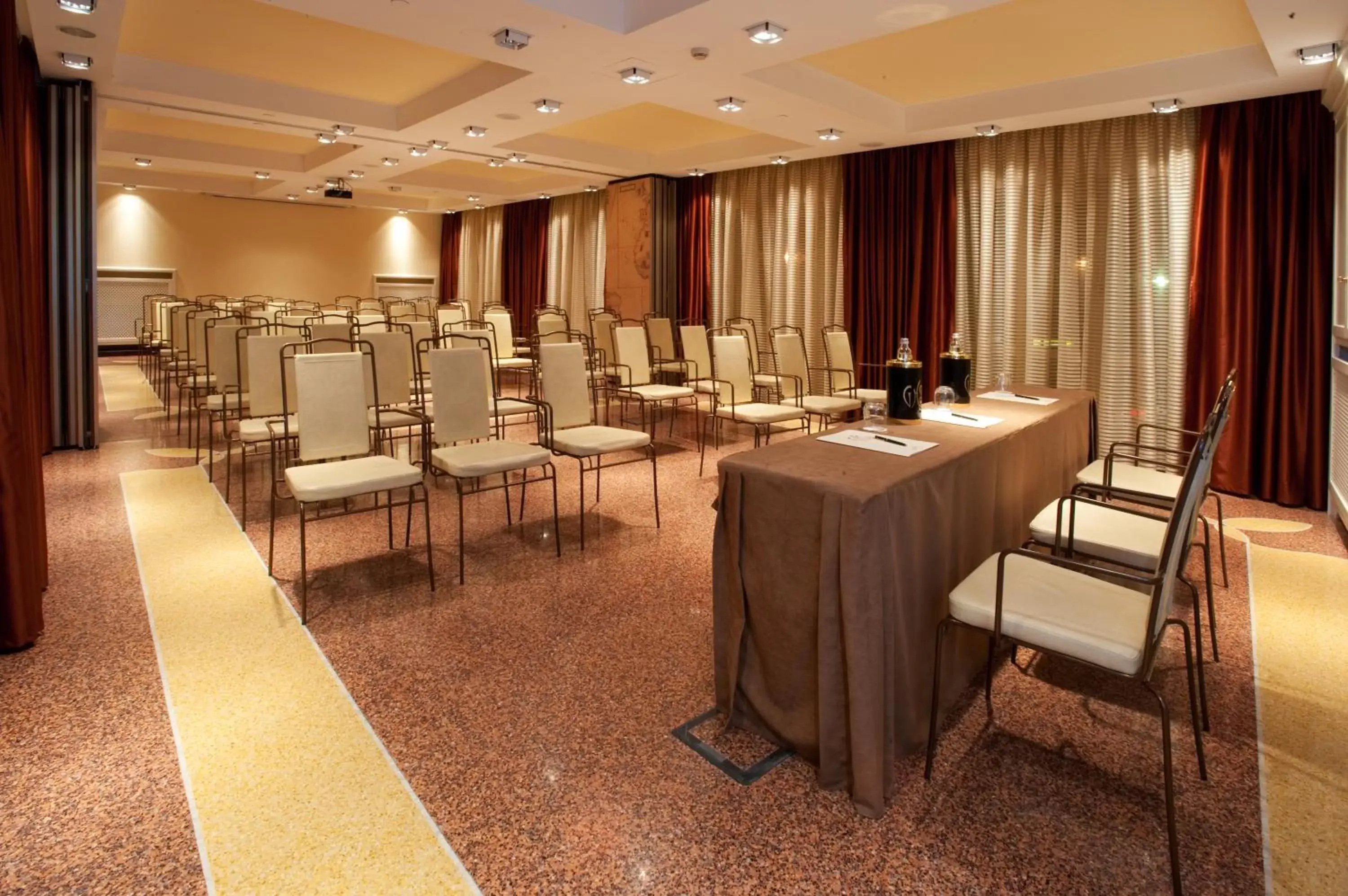 Business facilities in Grand Hotel Savoia