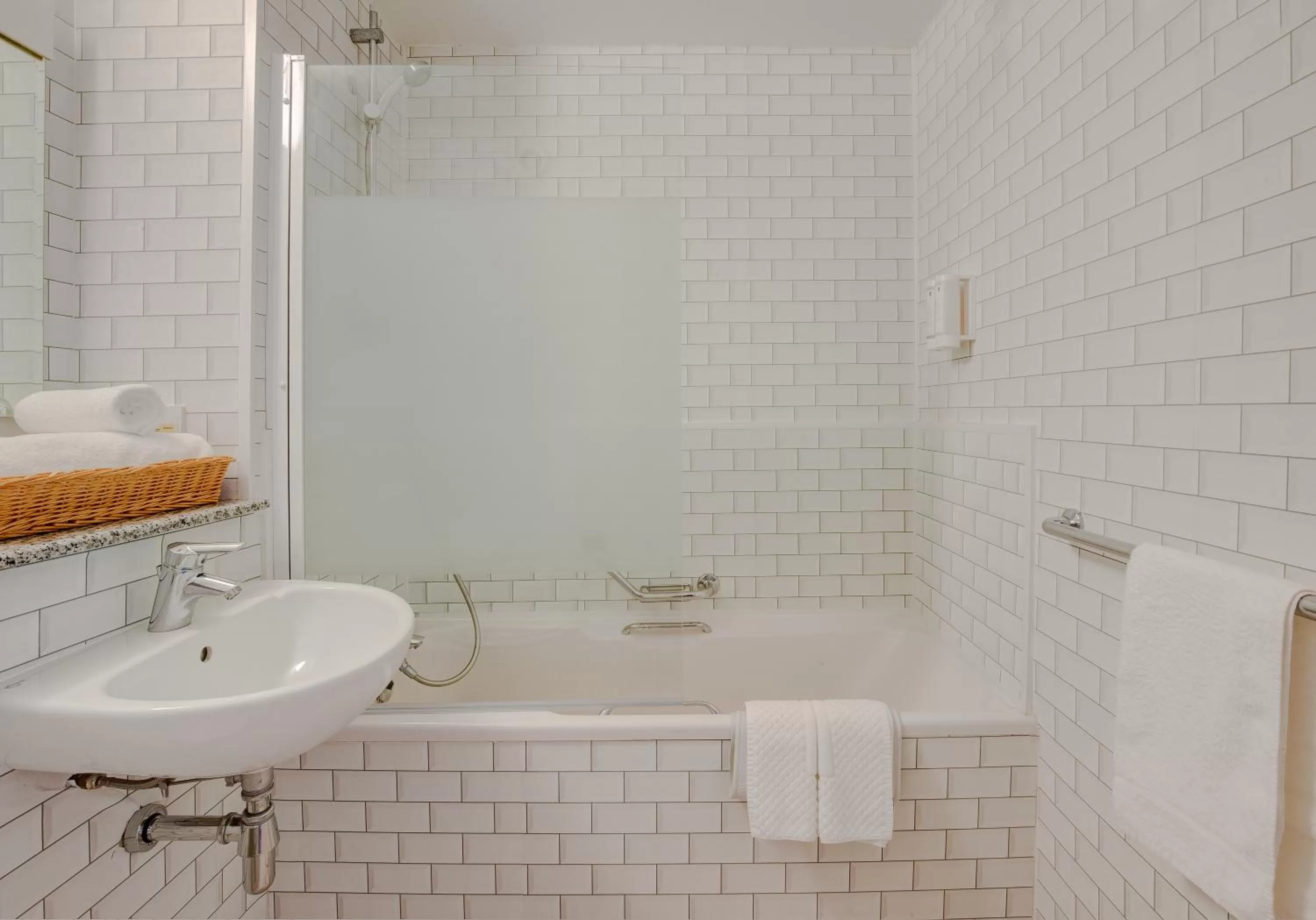 Bathroom in Copthorne Tara Hotel London Kensington