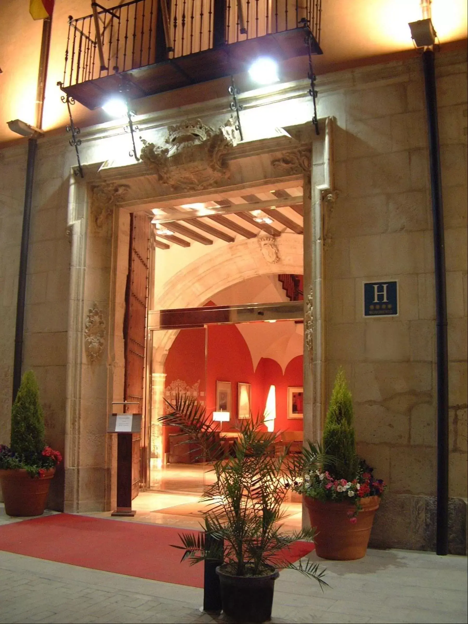 Facade/Entrance in Sercotel Palacio de Tudemir