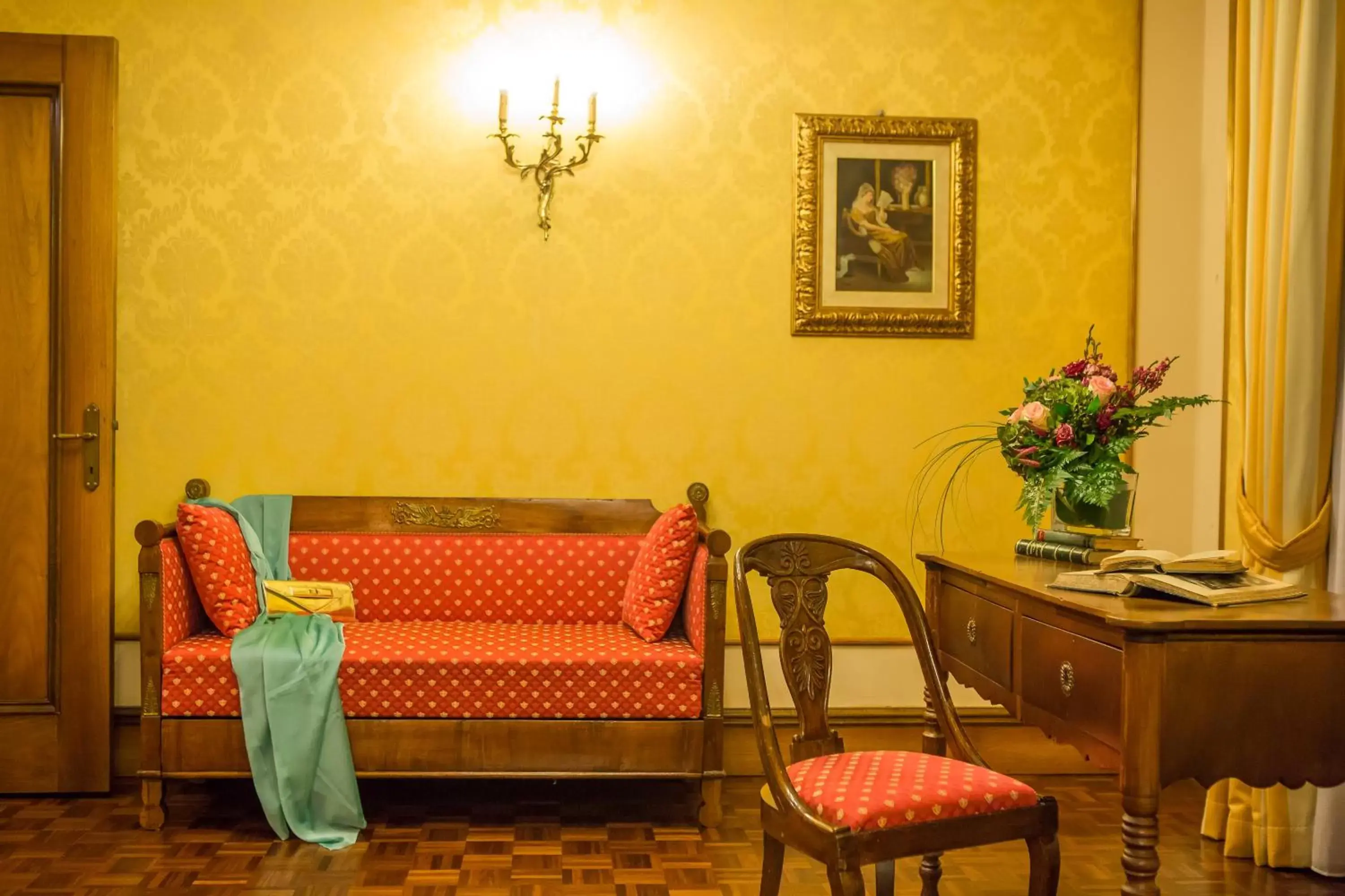 Living room in Due Torri Hotel