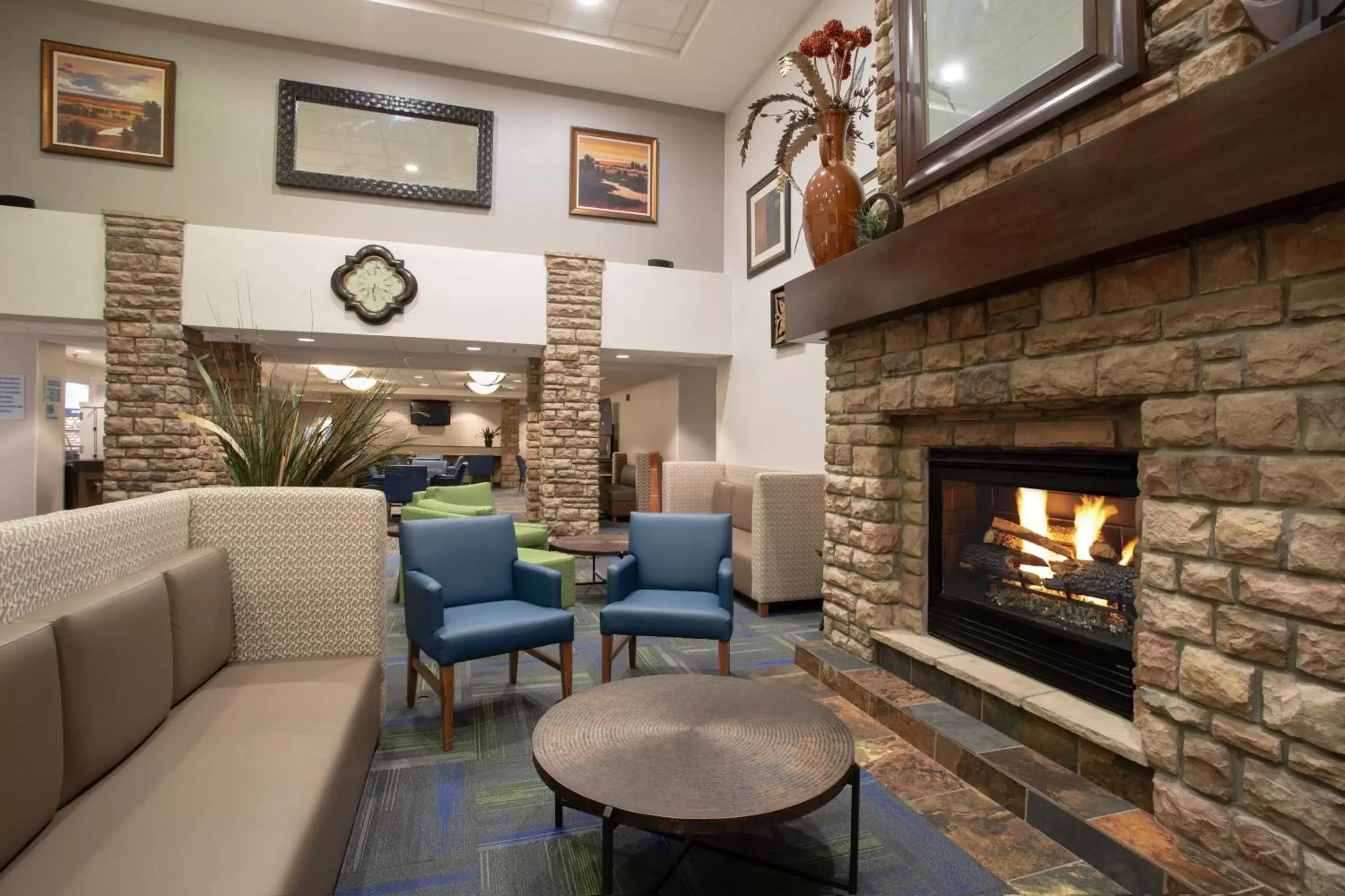 Lobby or reception, Seating Area in Holiday Inn Express Hotel & Suites Littleton, an IHG Hotel