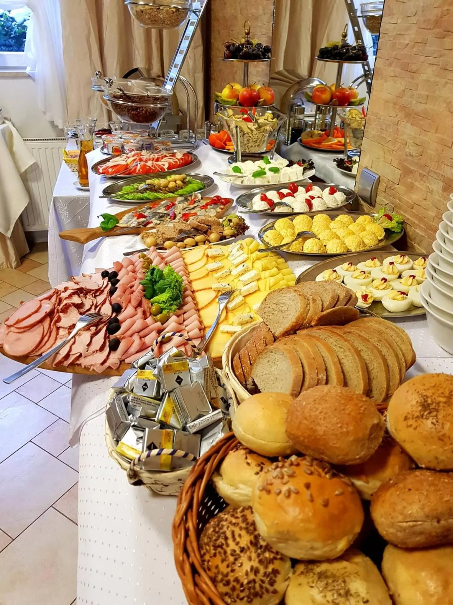Buffet breakfast in Centrum Green Hill Business & SPA