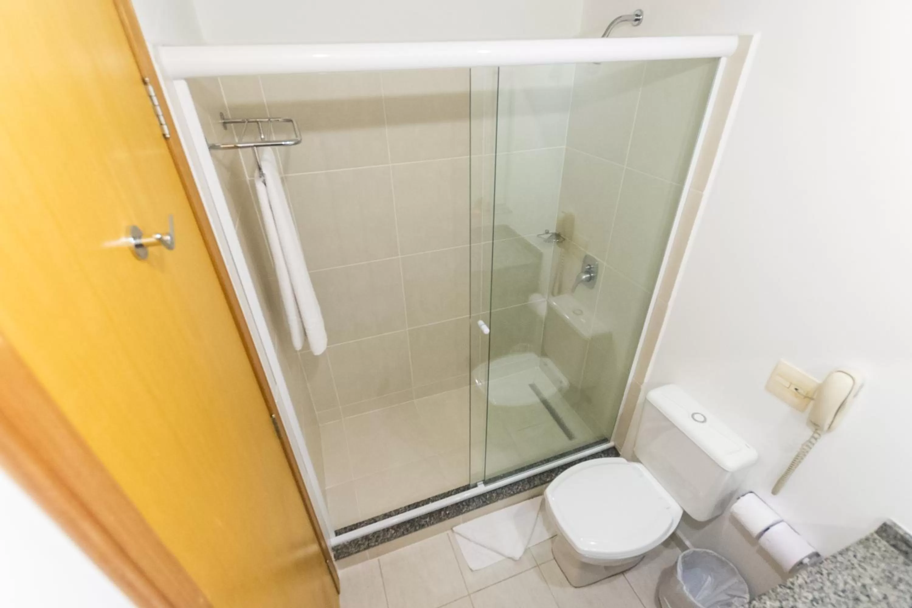 Shower in Hotel Campo Largo Express