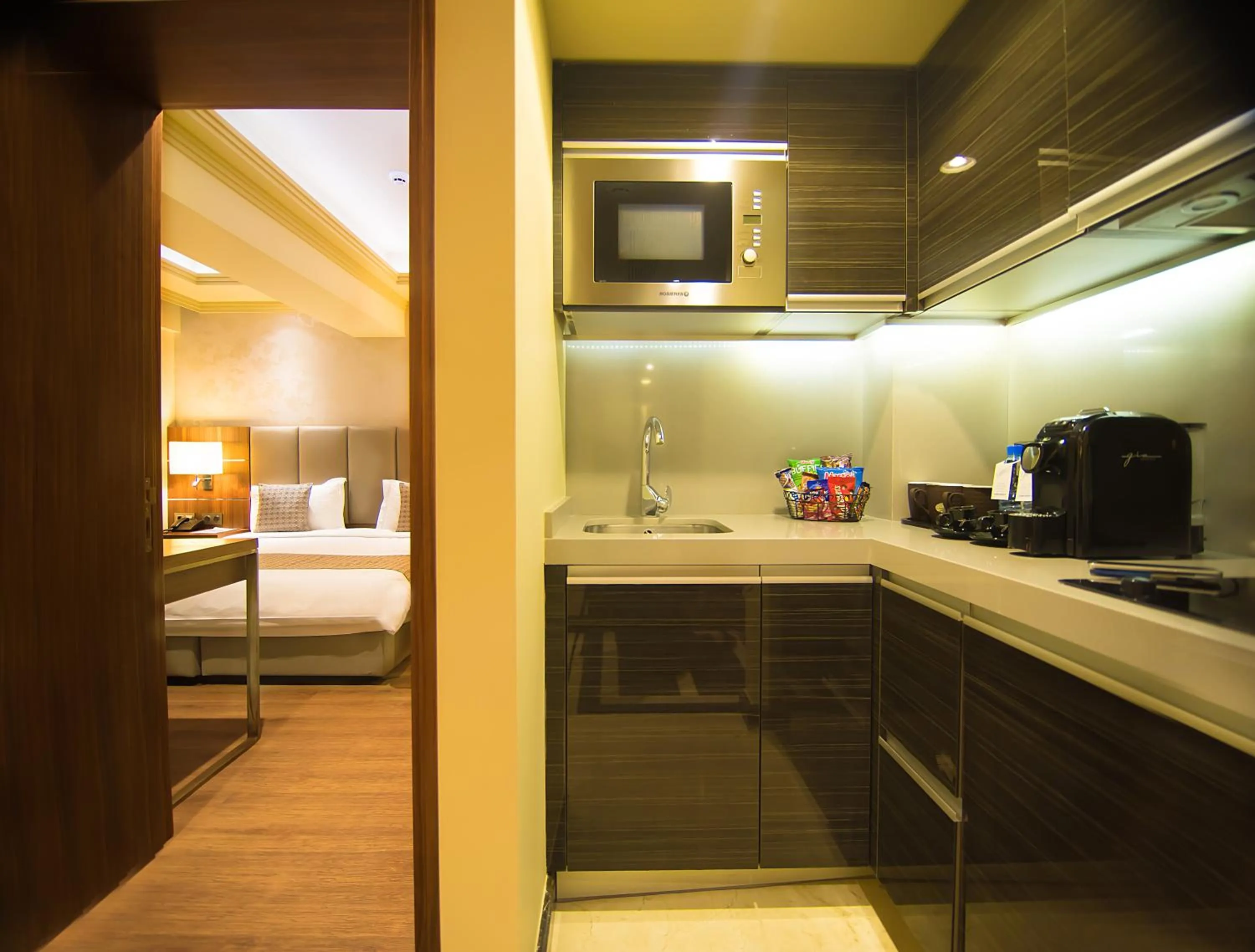 Non alcoholic drinks, Bed in Gems Hotel