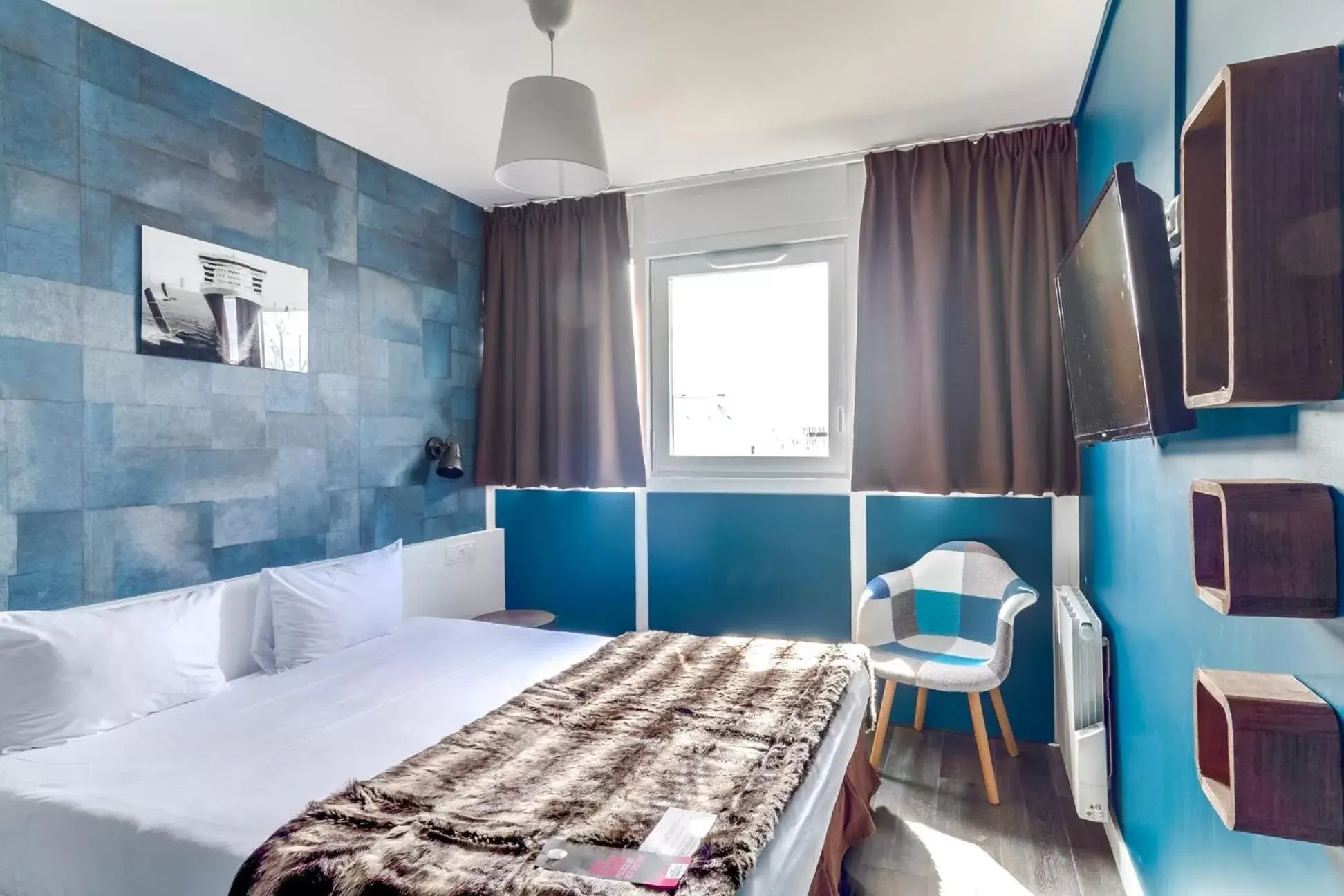 Bedroom, Bed in Brit Hotel Saint-Nazaire Centre