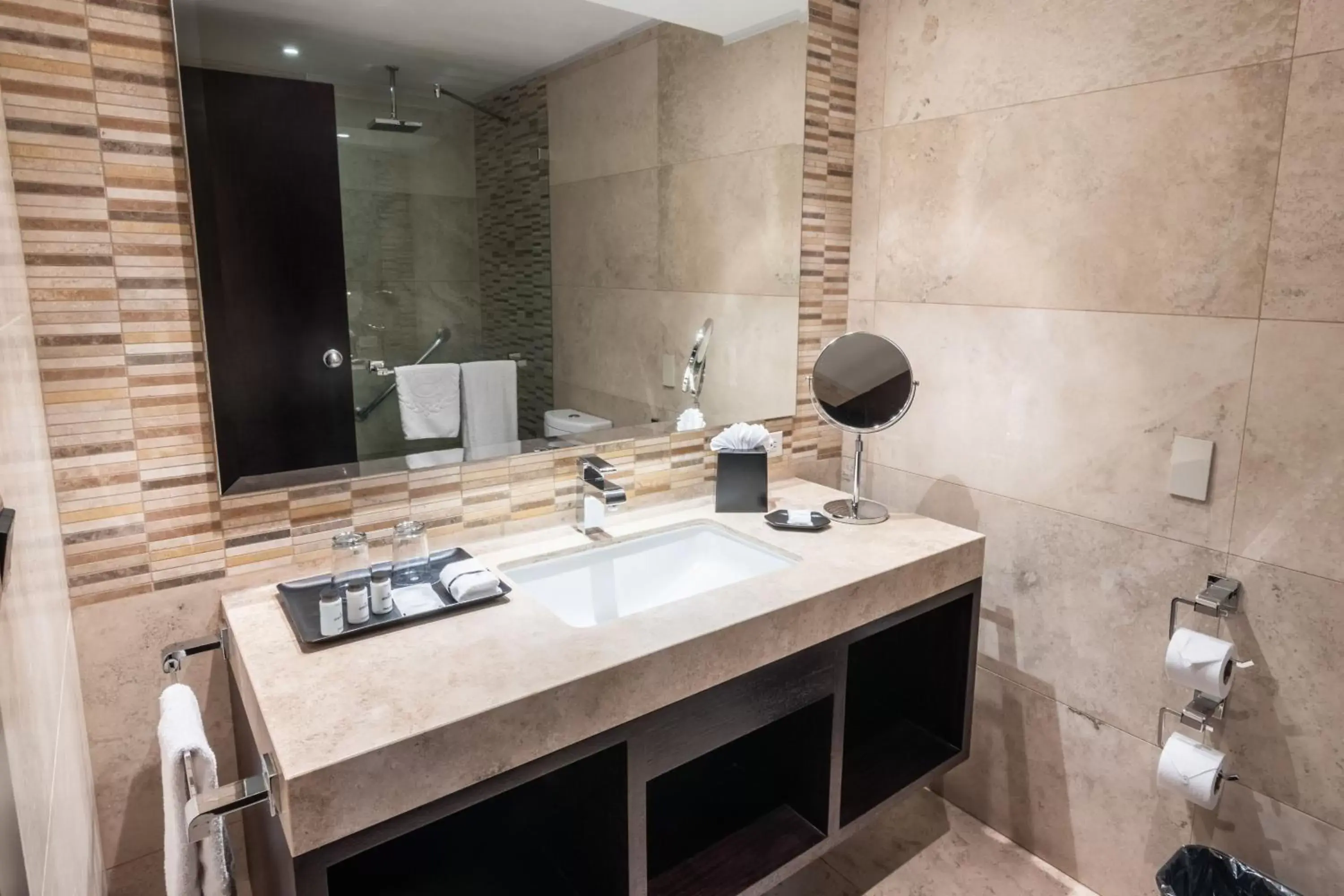 Photo of the whole room, Bathroom in Sheraton Quito