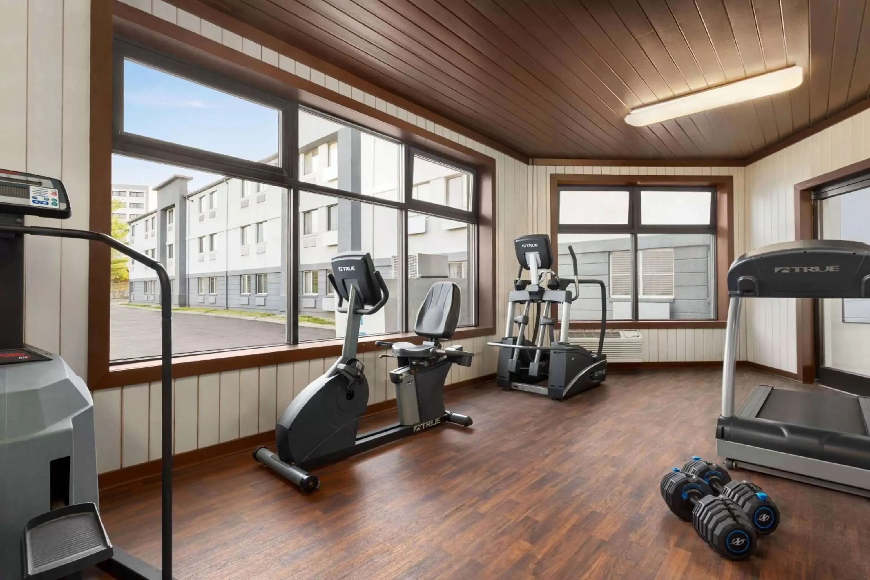 Spa and wellness centre/facilities, Fitness Center/Facilities in Super 8 by Wyndham Nashville Airport North