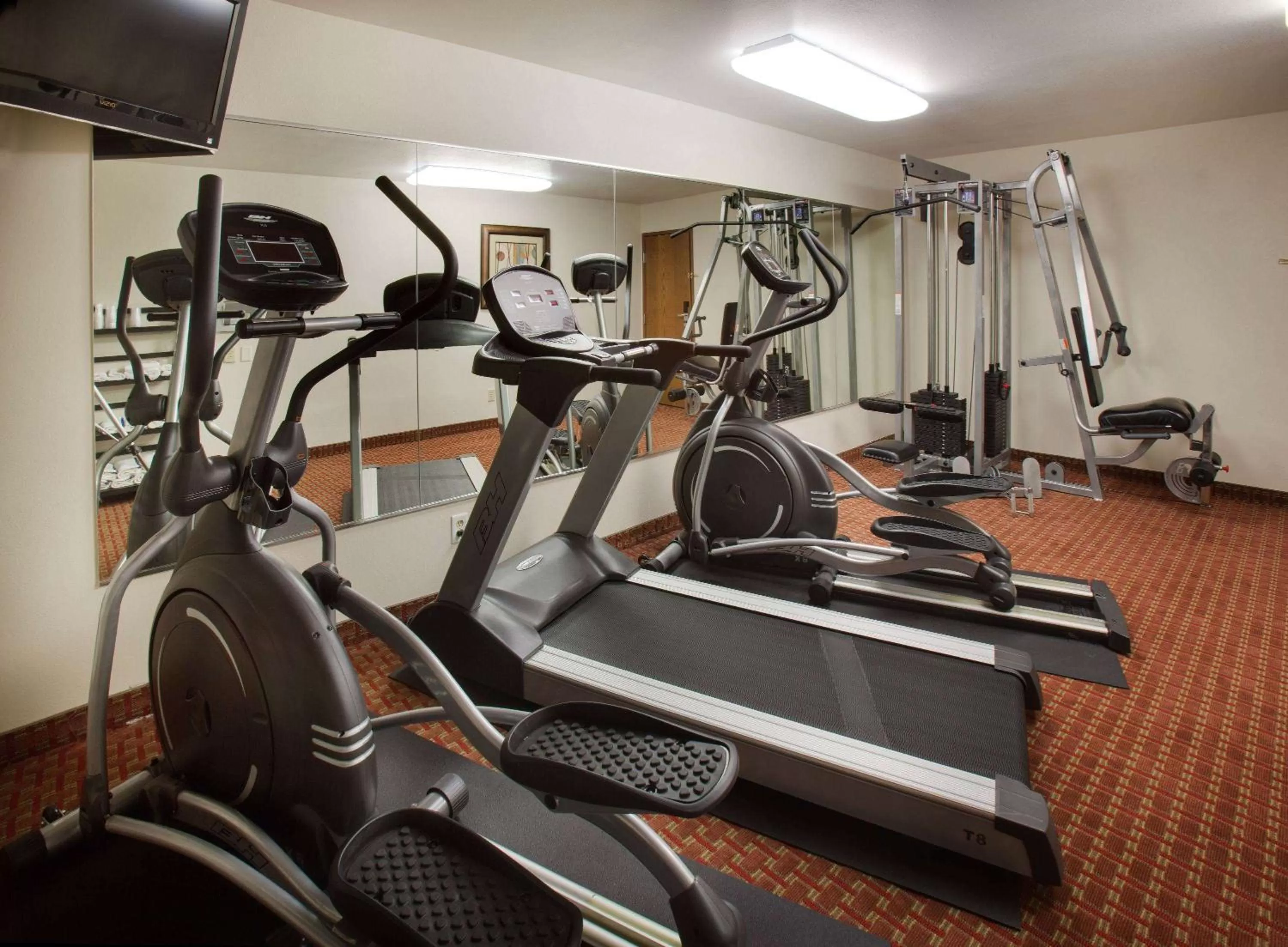 Fitness centre/facilities in AmericInn by Wyndham Johnston Des Moines