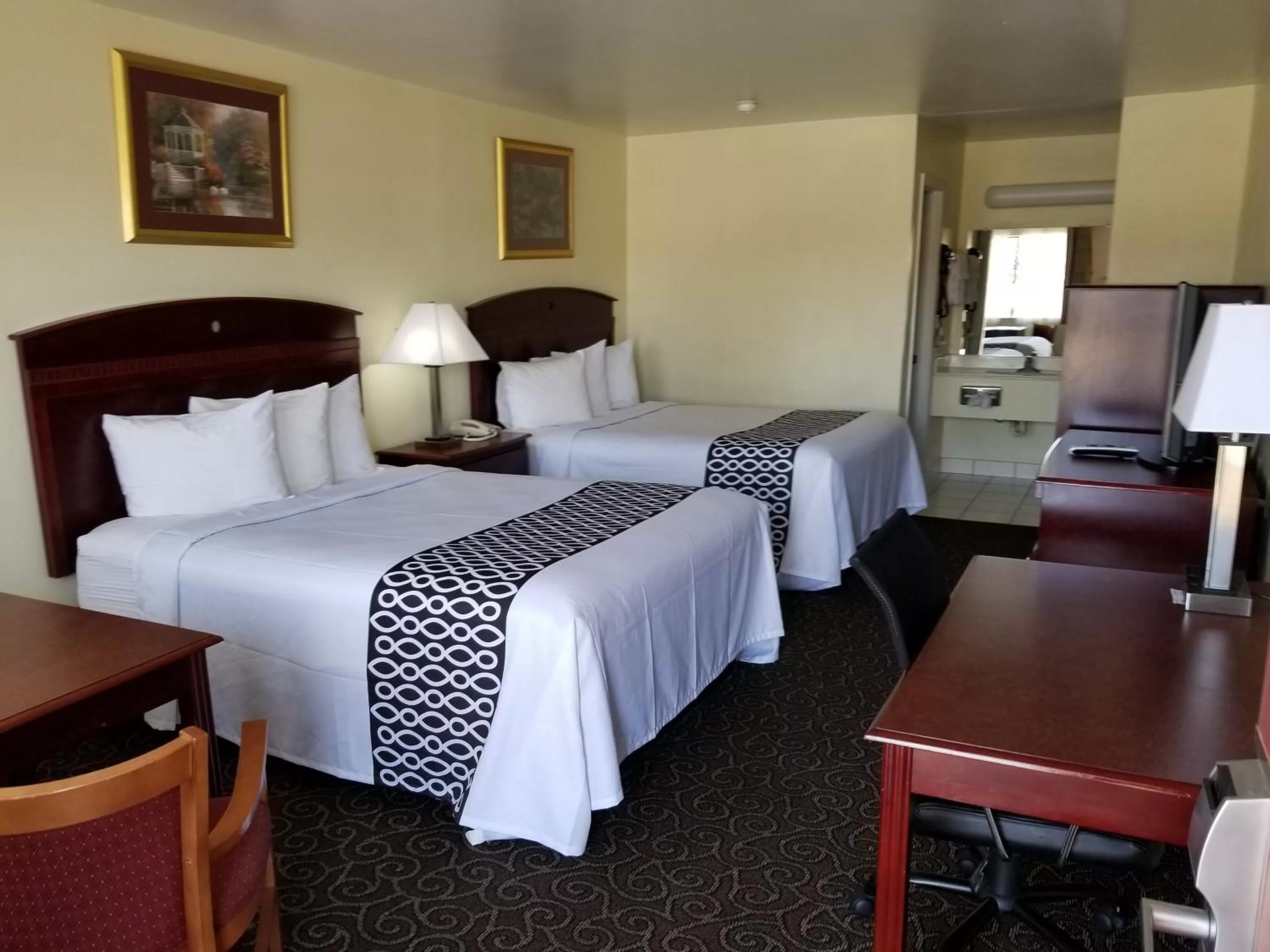 Balcony/Terrace, Bed in Shiloh Inn Lamesa