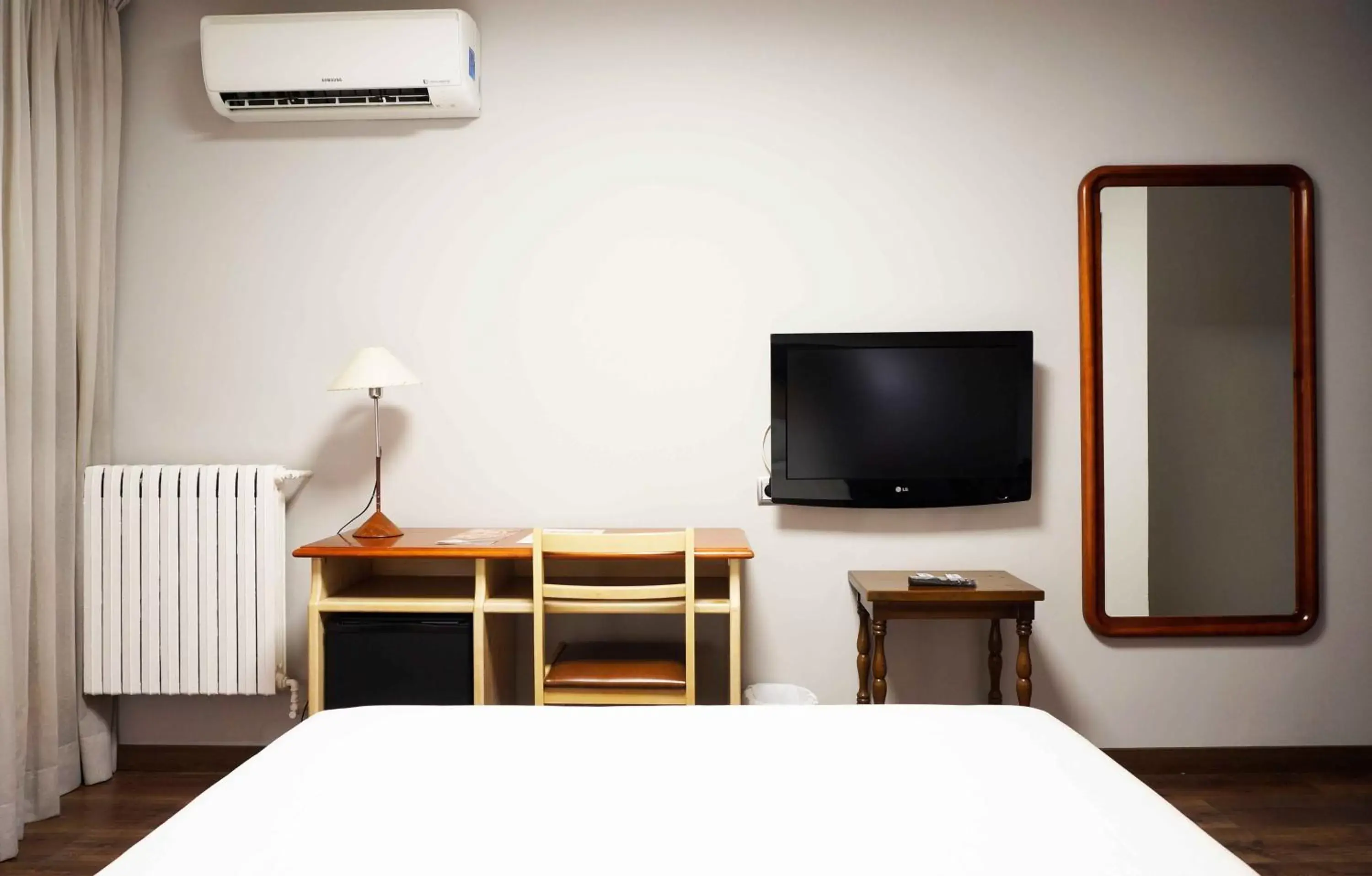 Property building, Bed in Cesaraugusta Property building, Bed in Cesaraugusta