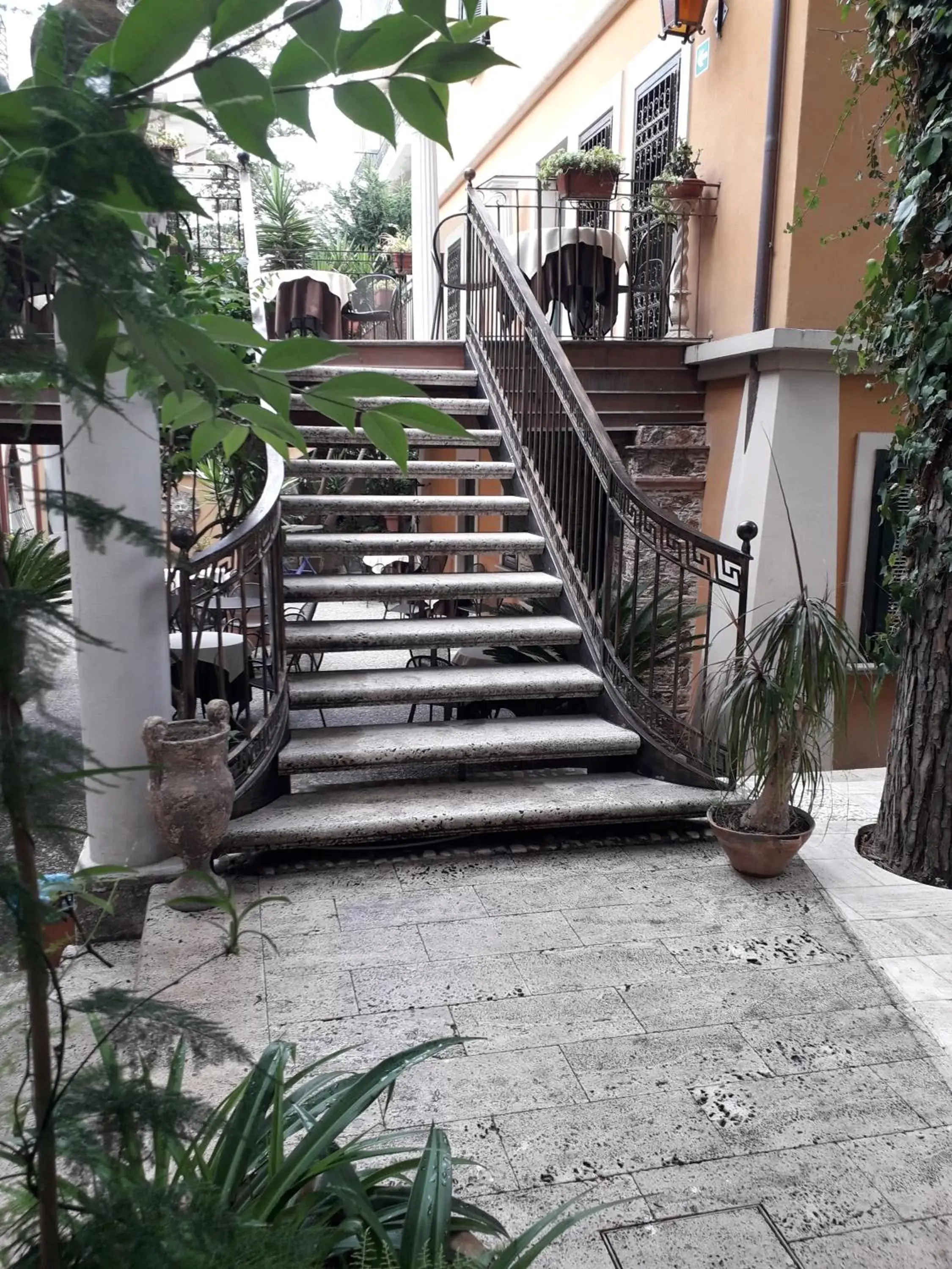 Patio in Hotel Villa Antica Tropea