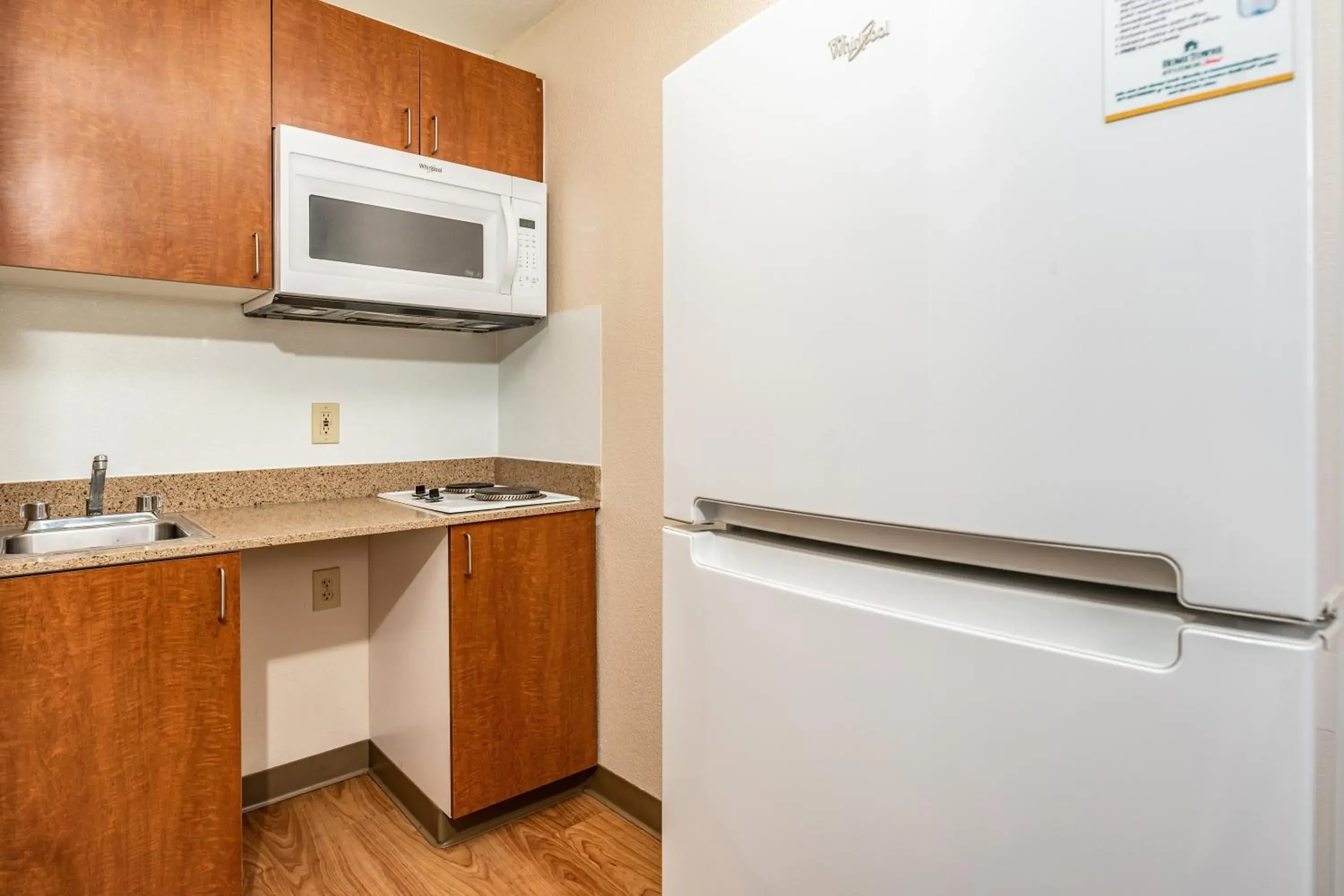 Photo of the whole room, Kitchen/Kitchenette in HomeTowne Studios by Red Roof Fresno - West