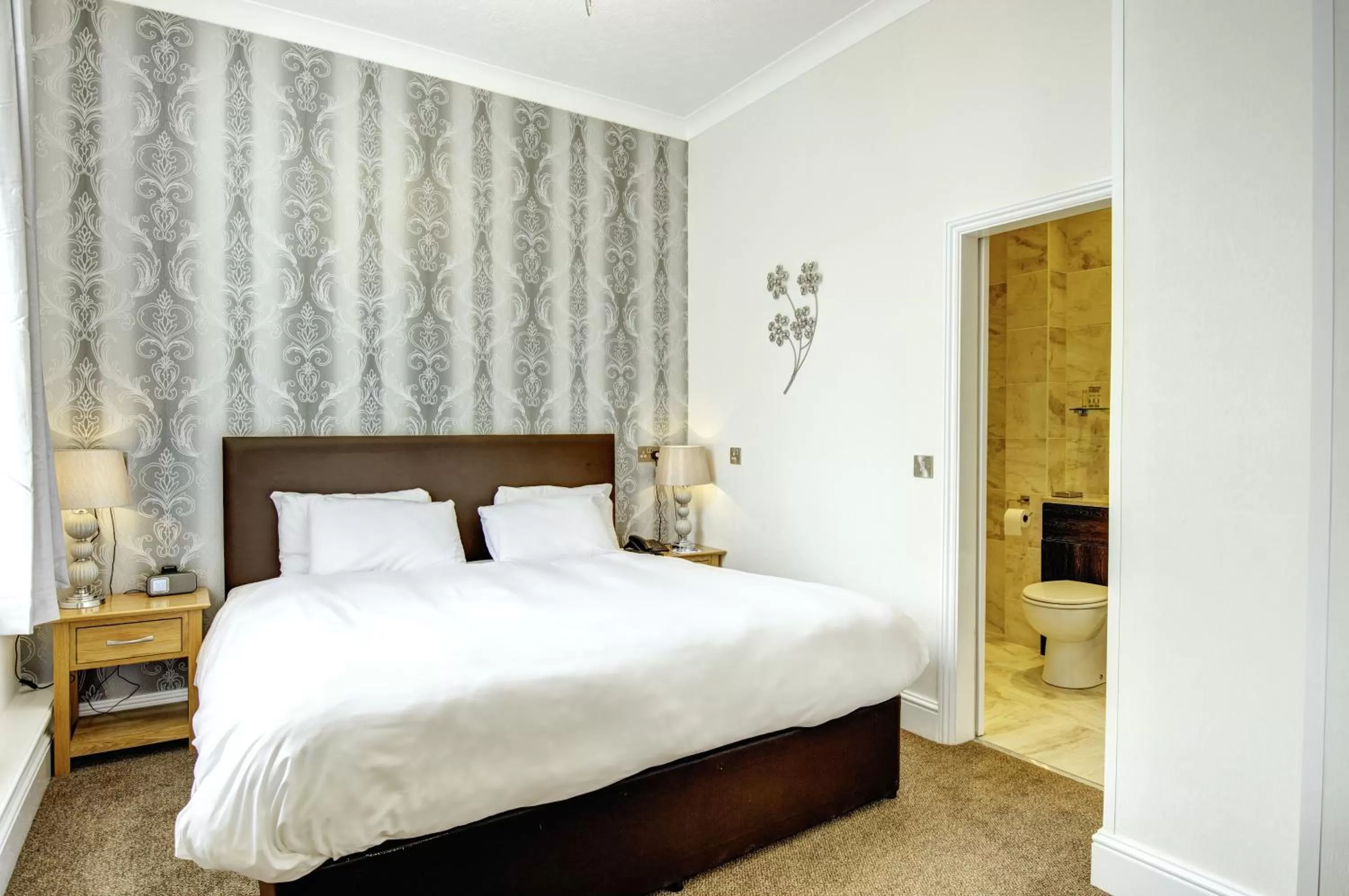 Bedroom, Bed in Best Western The Royal Chase Hotel