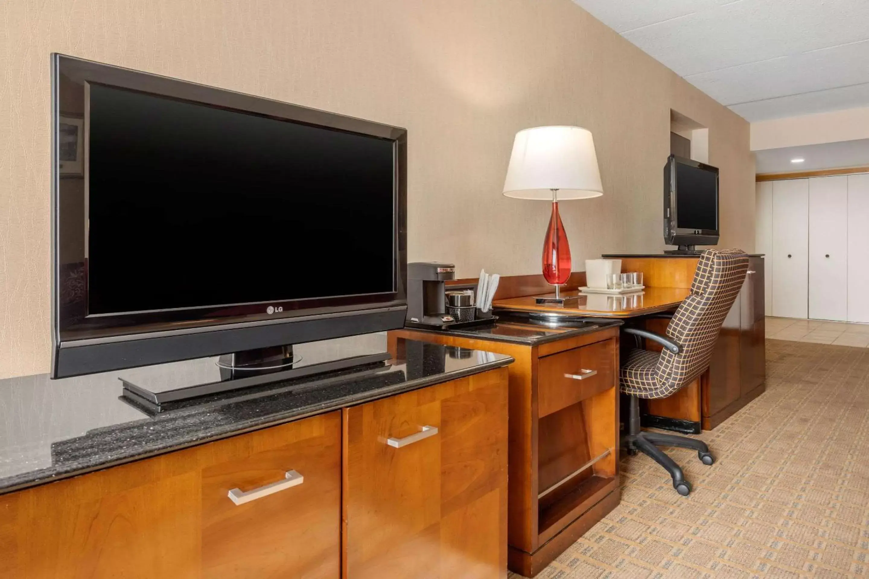 Photo of the whole room, TV/Entertainment Center in Clarion Hotel Conference Center on Lake Erie