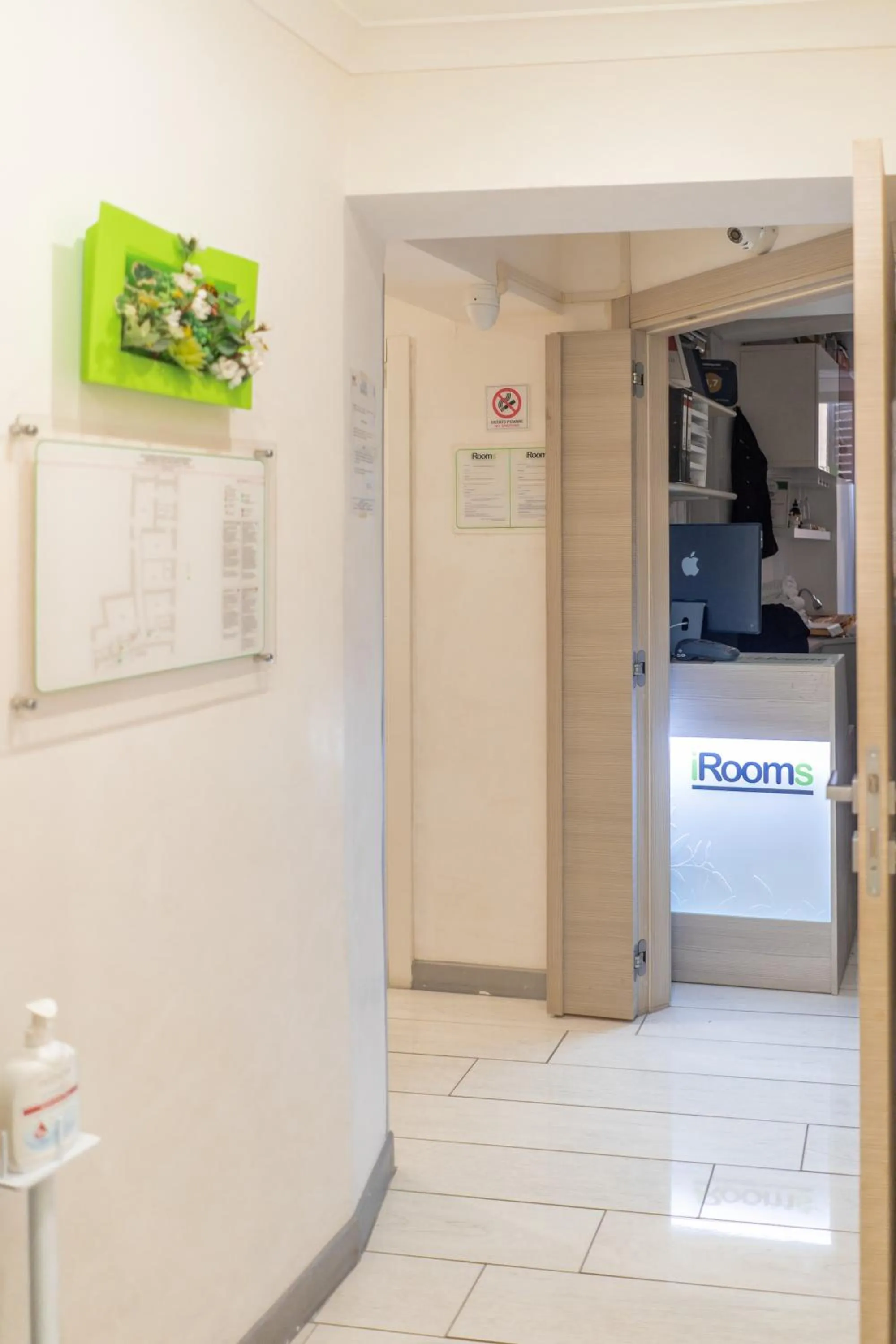 Lobby or reception in iRooms - Spanish Steps