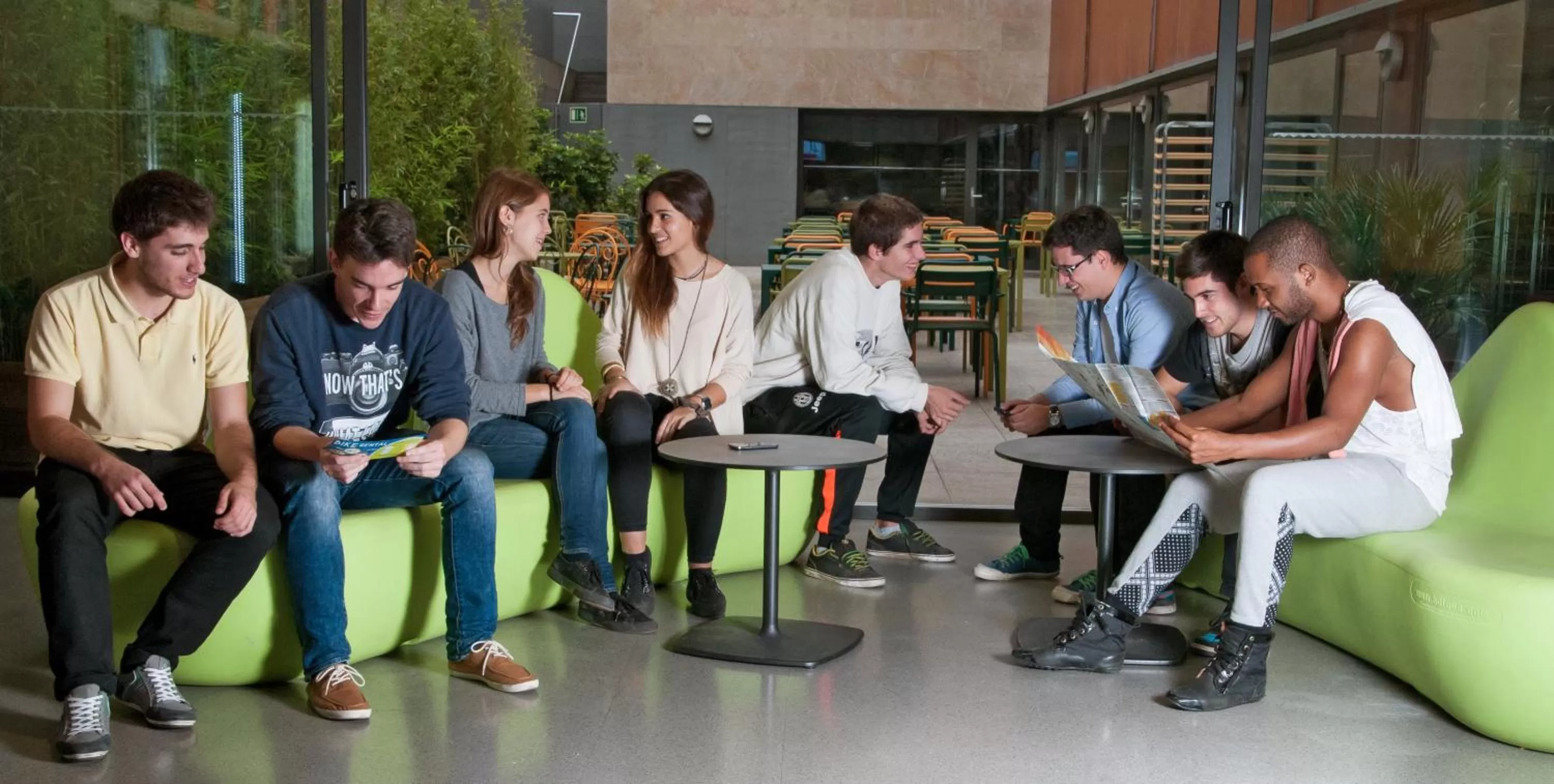 Communal lounge/ TV room in Barcelona Pere Tarrés Youth Hostel