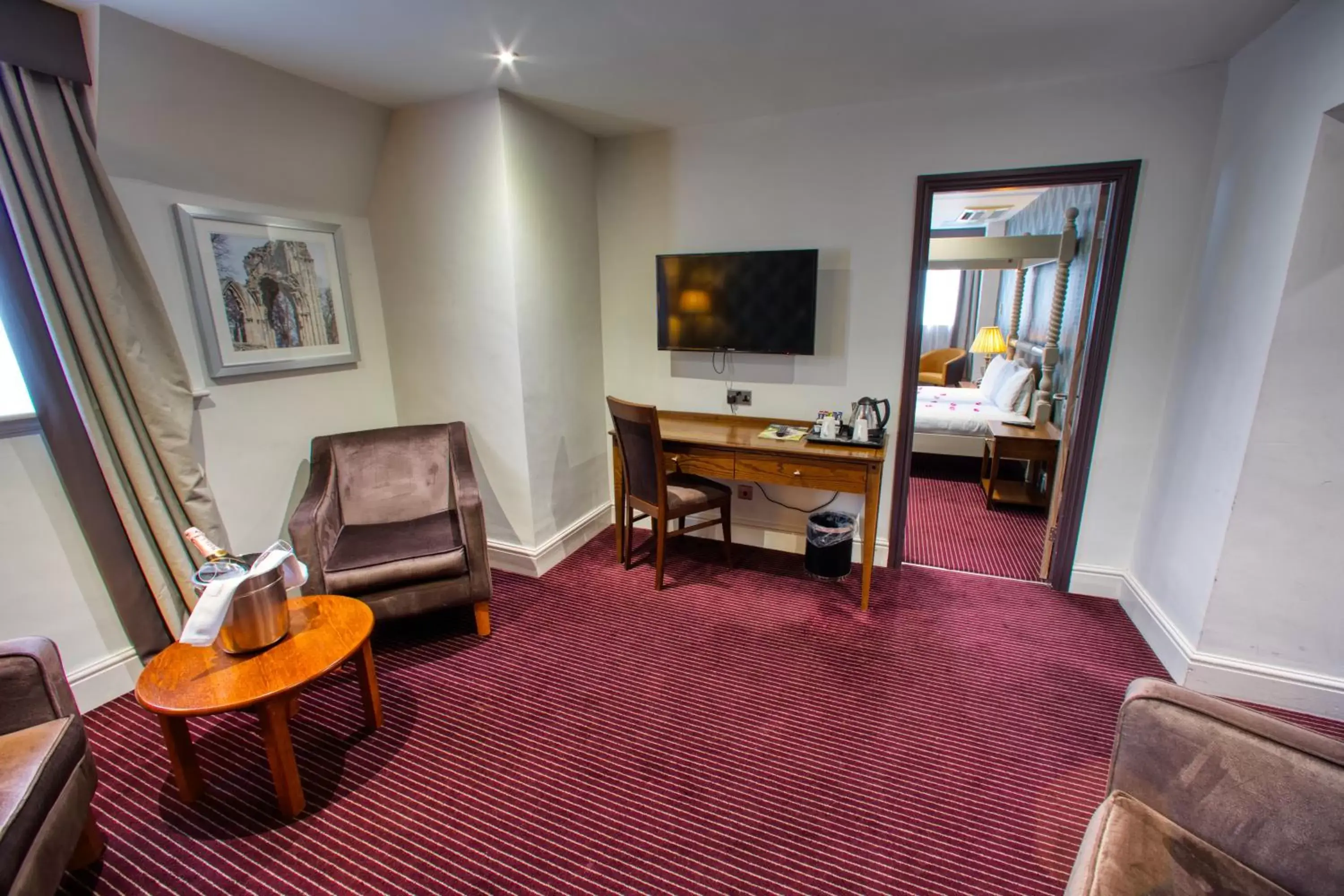 Living room, Seating Area in Mercure Doncaster Centre Danum Hotel