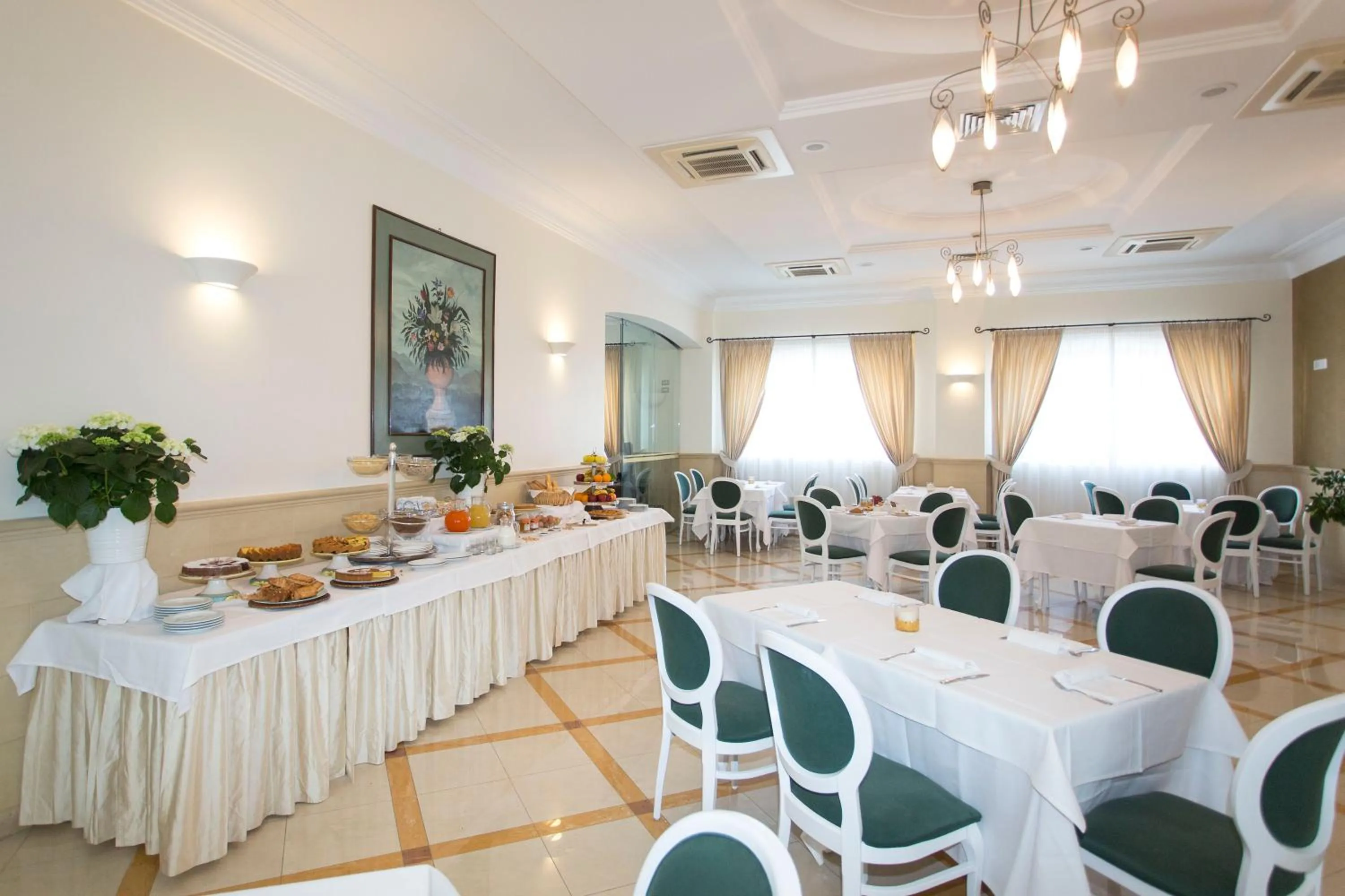 Restaurant/places to eat in Hotel Cavaliere