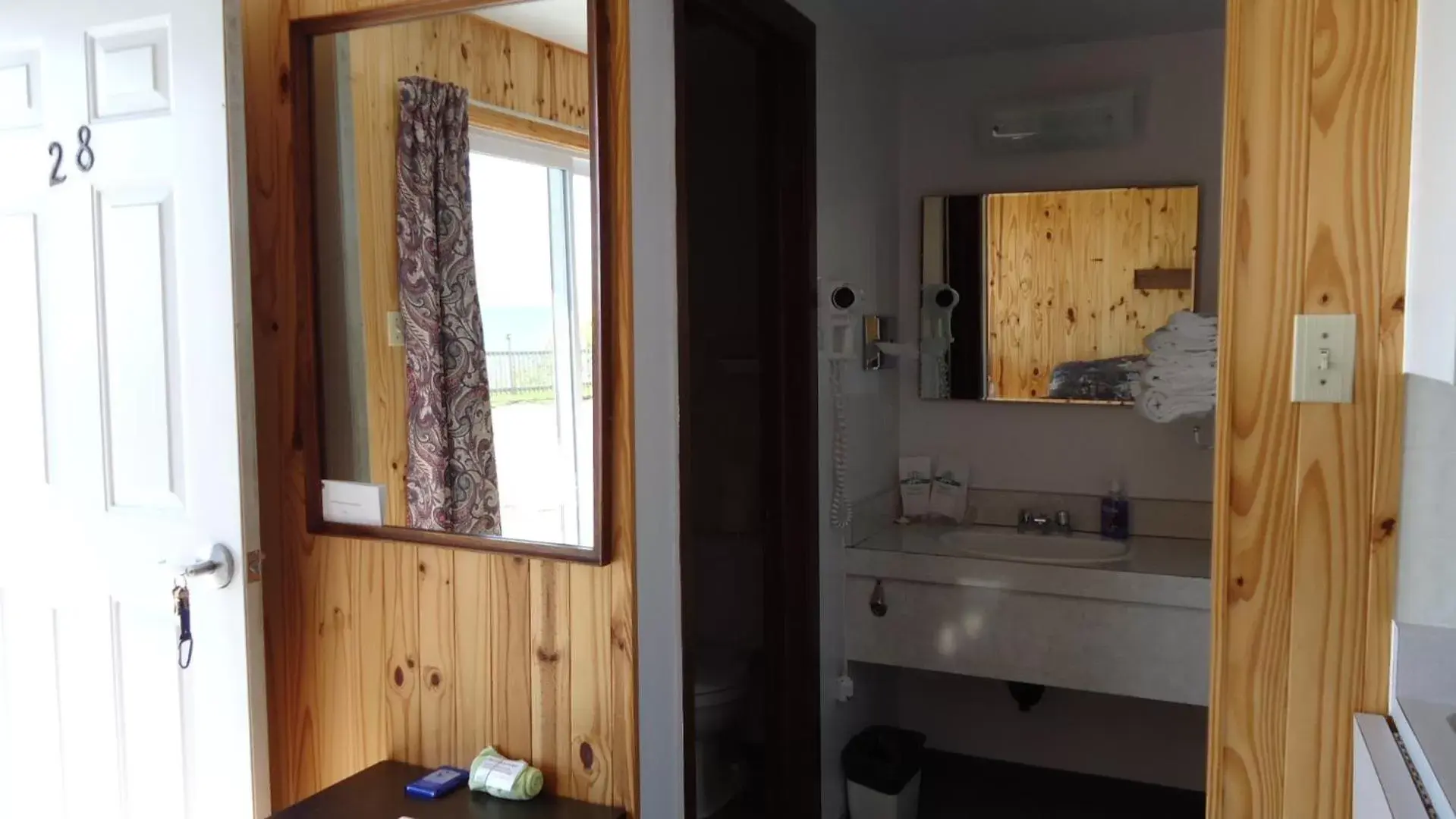 Bathroom in Motel Carleton Sur Mer