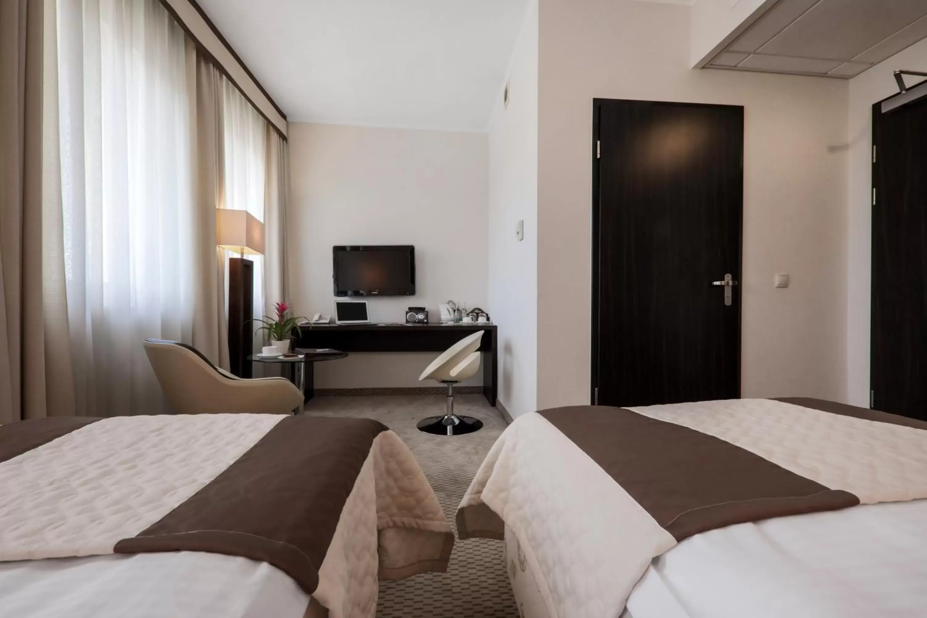 Large Twin Room - single occupancy in Hotel Borowiecki Large Twin Room - single occupancy in Hotel Borowiecki
