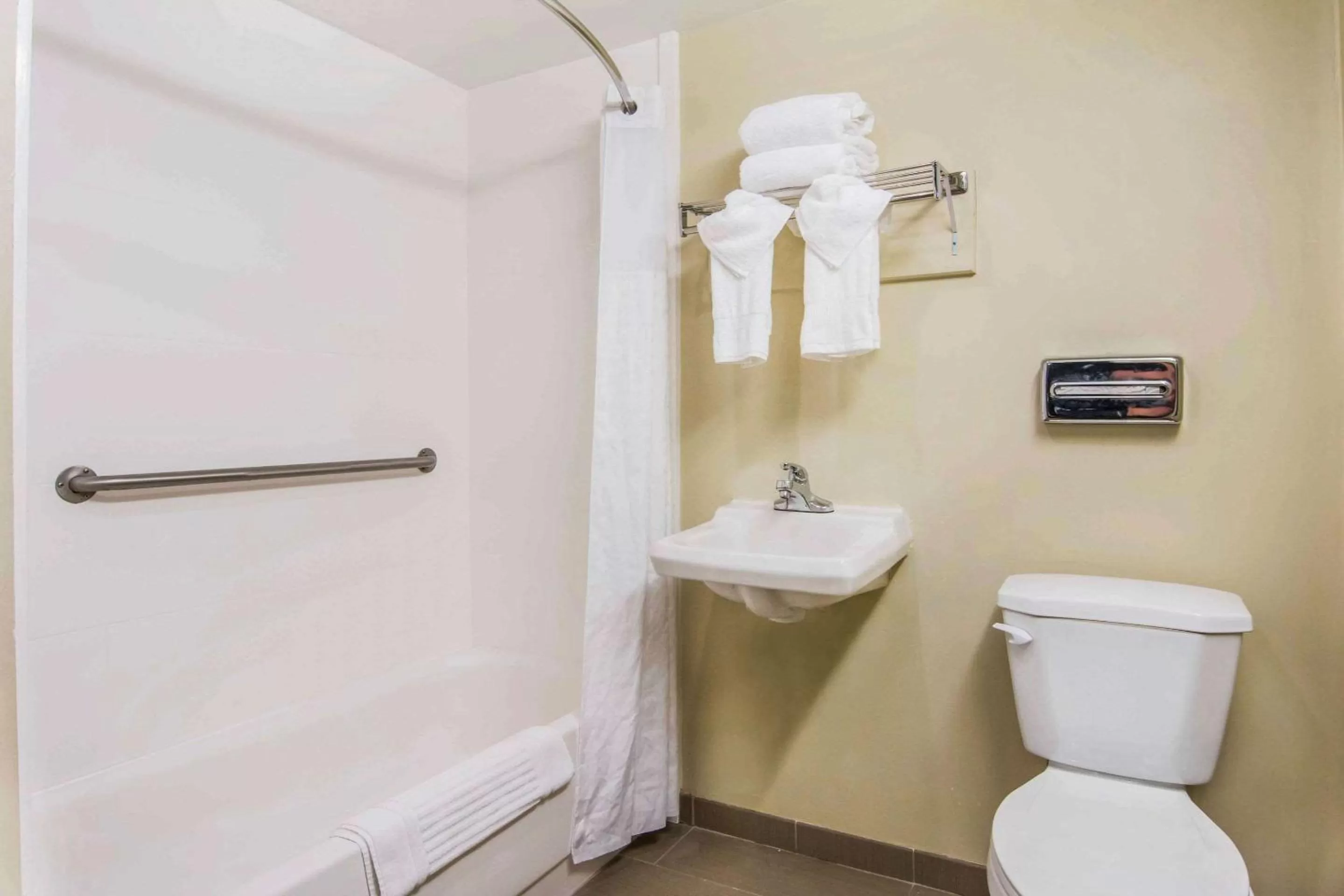 Photo of the whole room in Comfort Inn Atlanta Downtown South