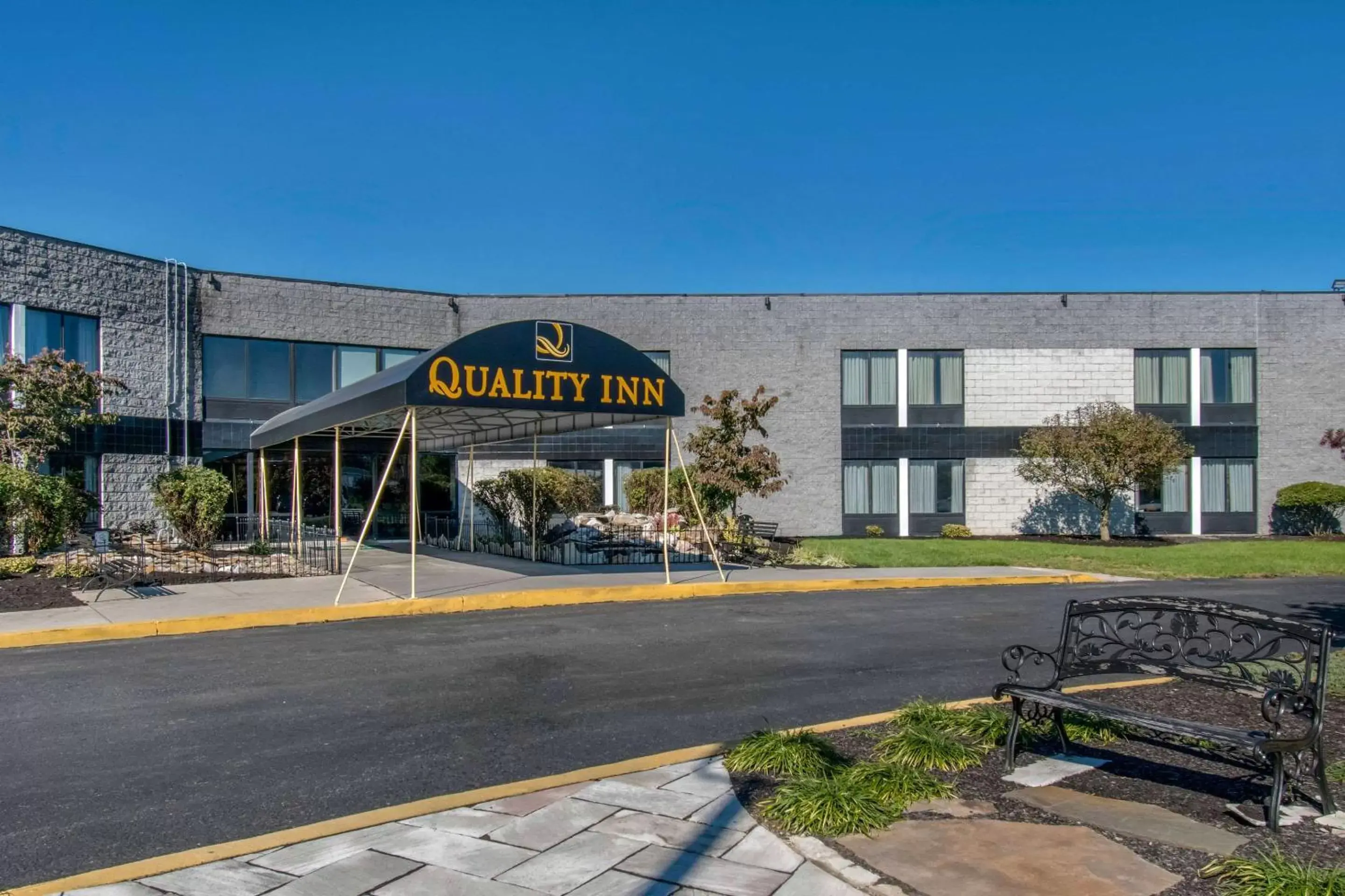 Property Building in Quality Inn Carlisle PA