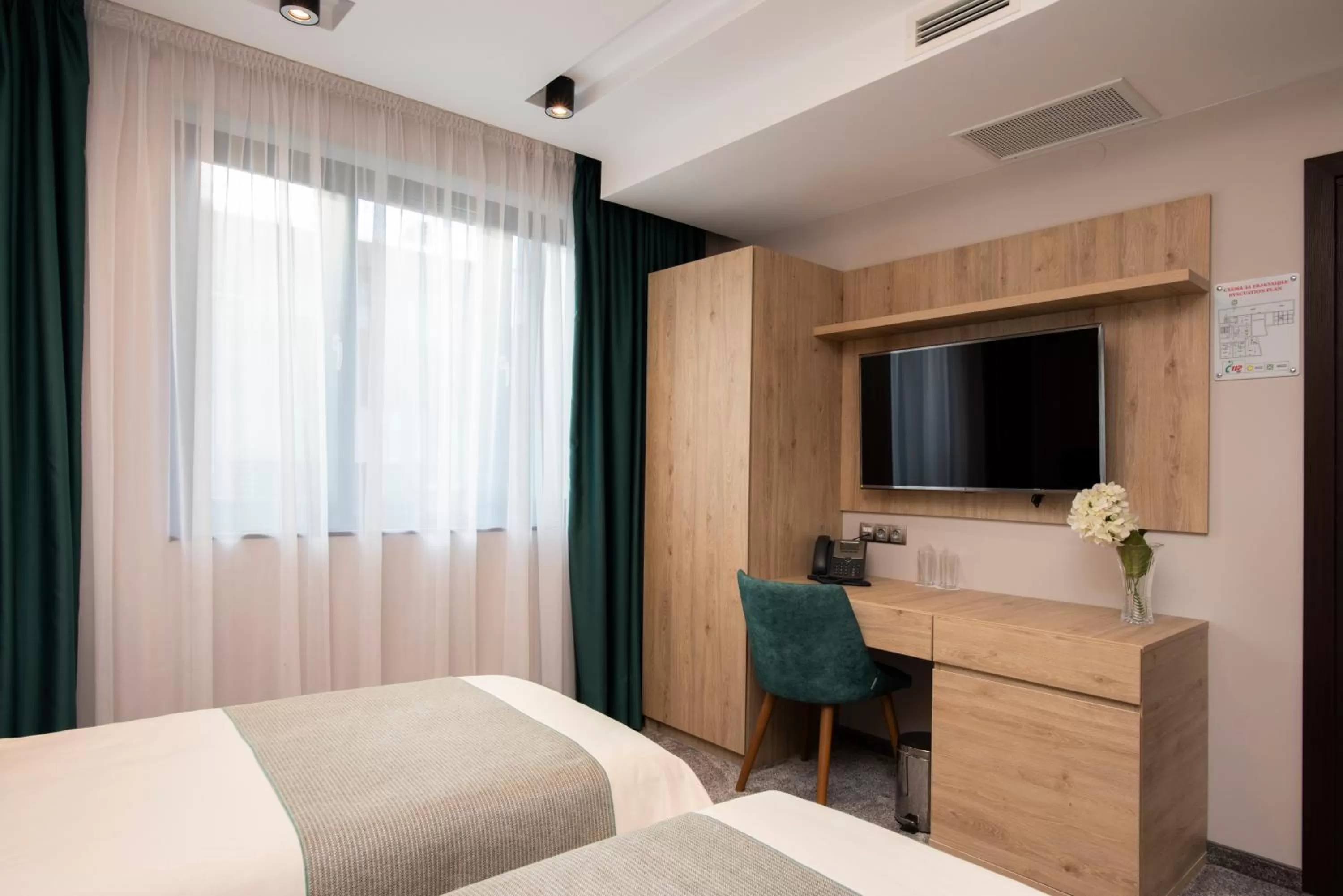 Bed in Family Hotel Business Club